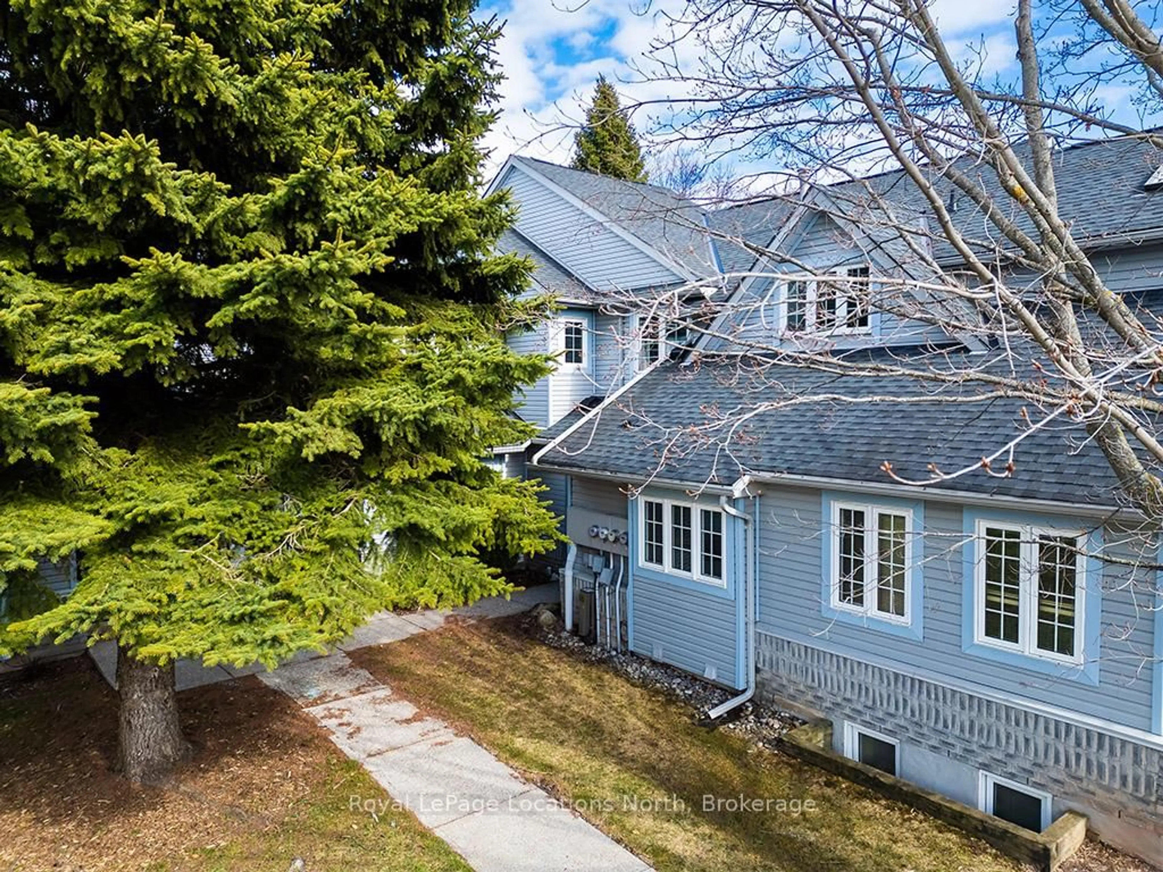 A pic from outside/outdoor area/front of a property/back of a property/a pic from drone, street for 146 Settlers Way #38, Blue Mountains Ontario L9Y 0N9
