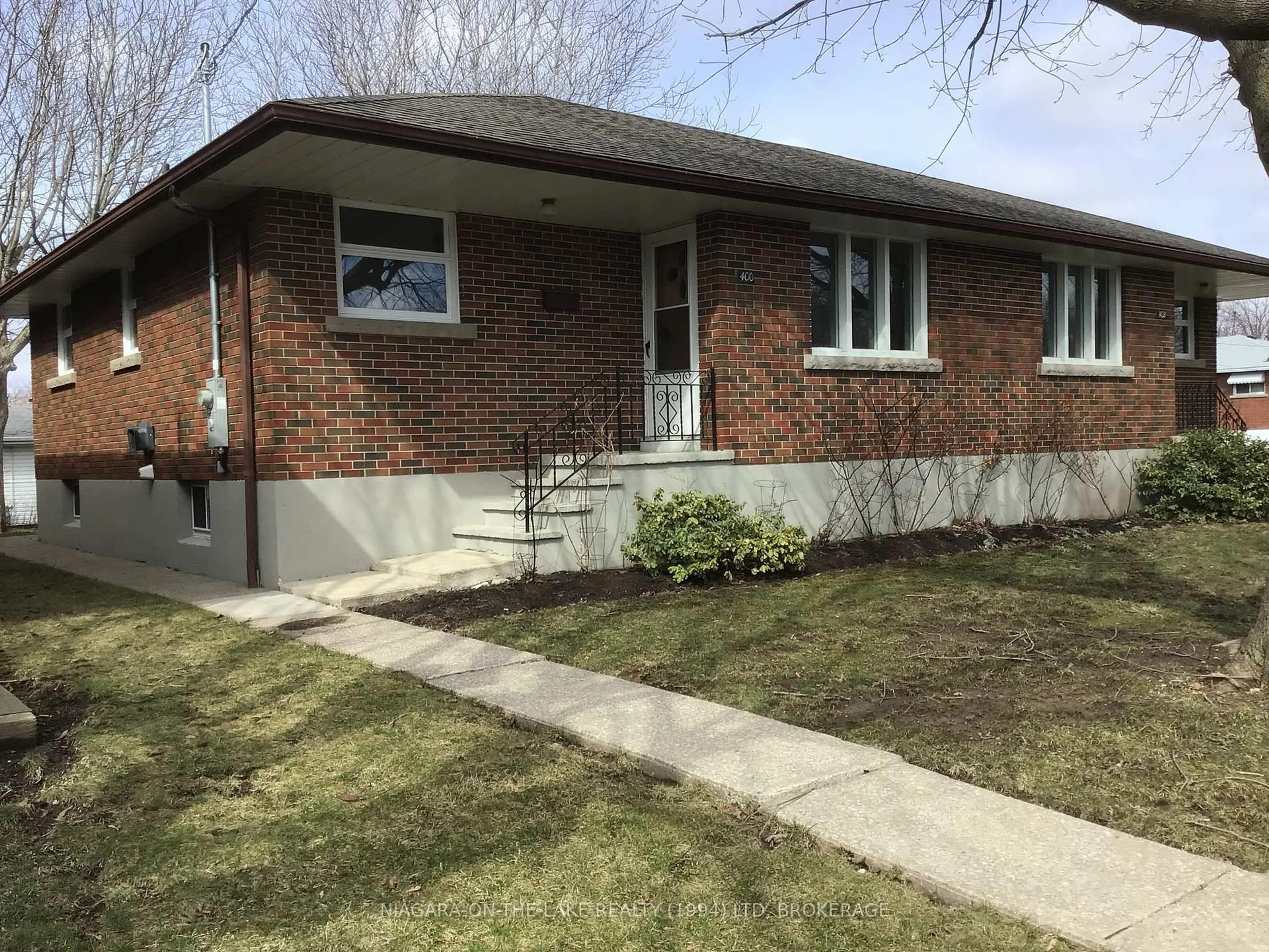 Home with brick exterior material, street for 400 Wellington St, Port Colborne Ontario L3K 2K6