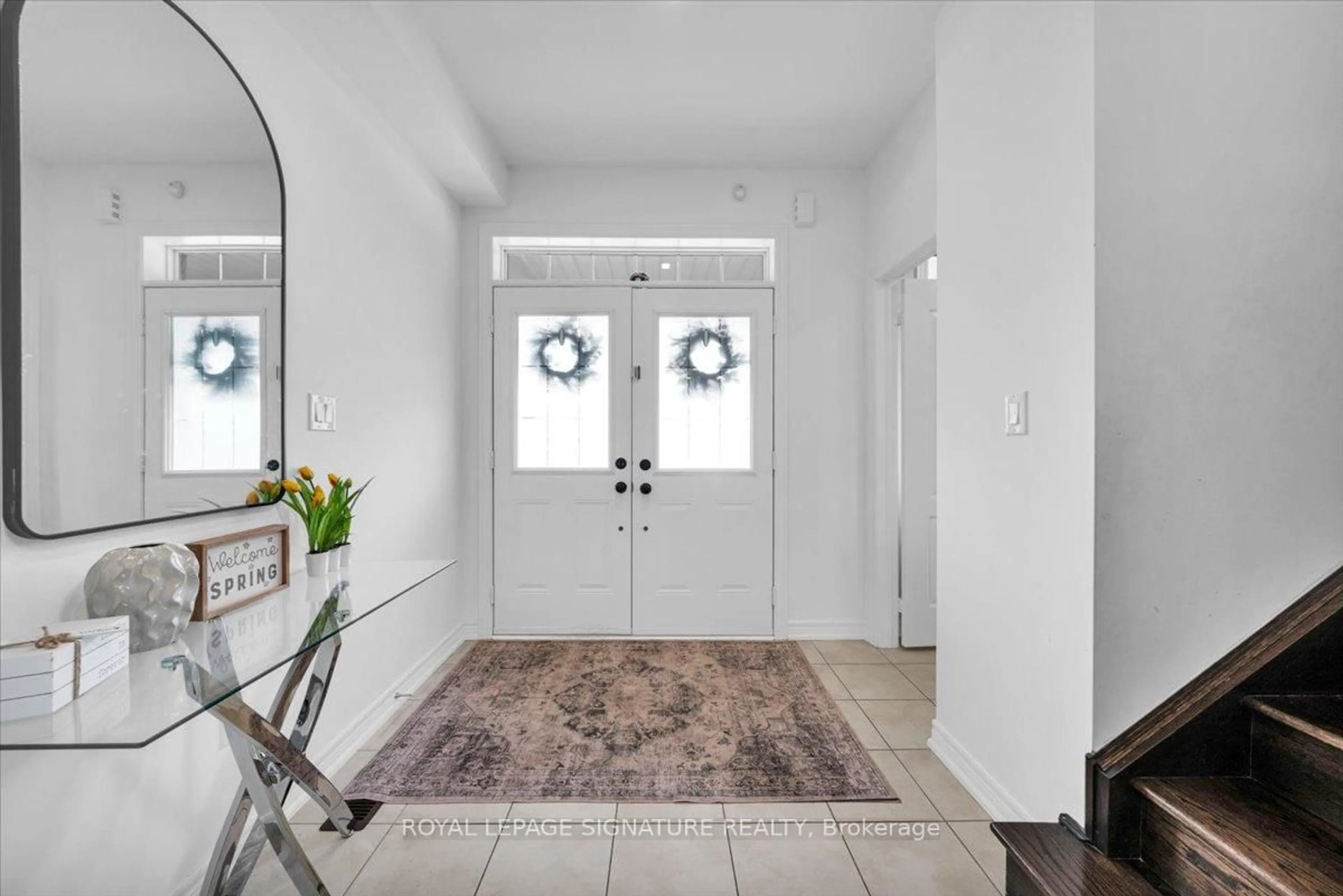 Indoor entryway for 23 Mill Stone Terr, Hamilton Ontario L8B 1W9