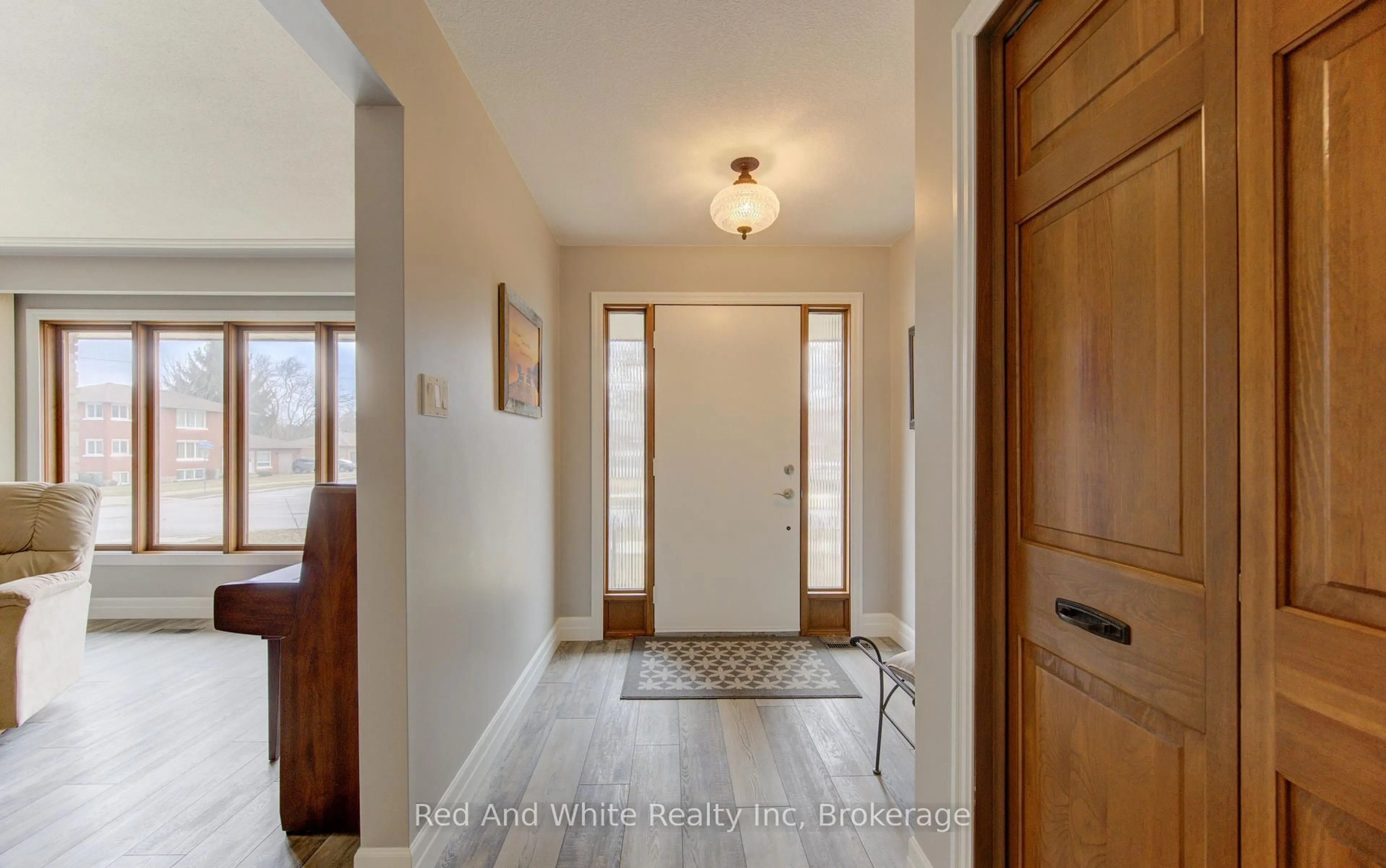 Indoor entryway for 449 Greenfield Ave, Kitchener Ontario N2C 1E9