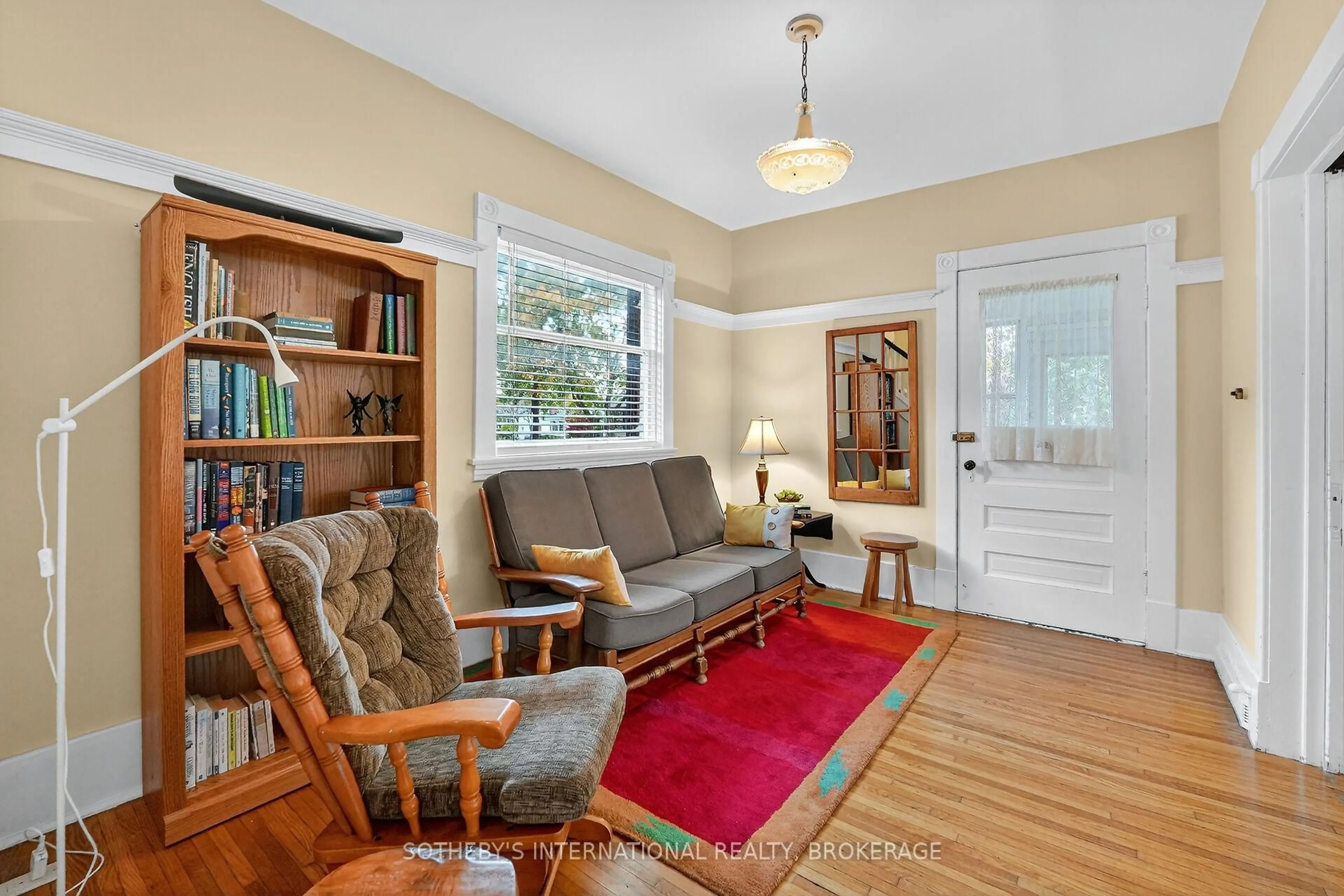 Living room with furniture, unknown for 54 Platoff St, Niagara-on-the-Lake Ontario L0S 1J0