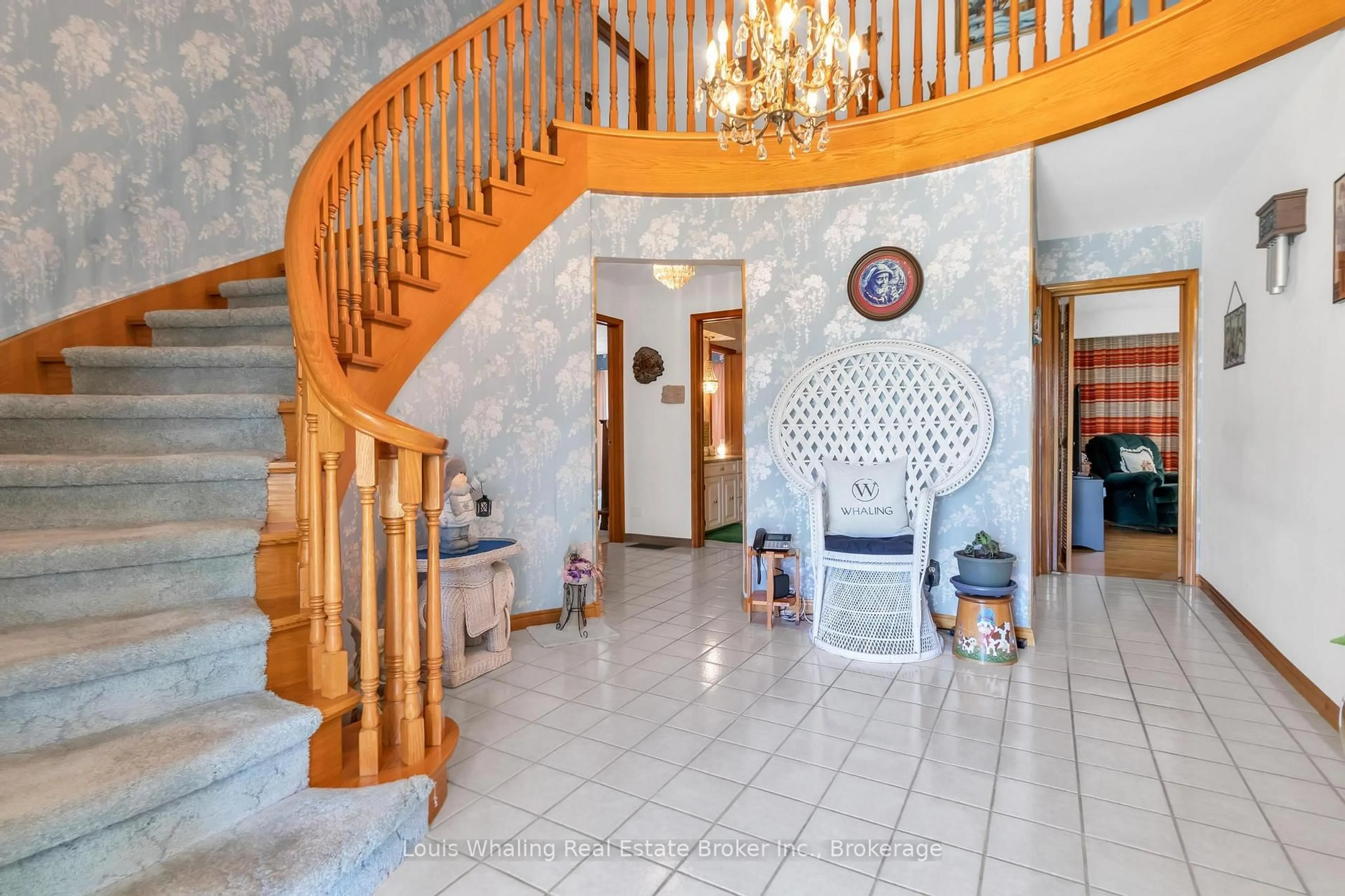 Indoor foyer for 241 4th Ave, Hanover Ontario N4N 2B6