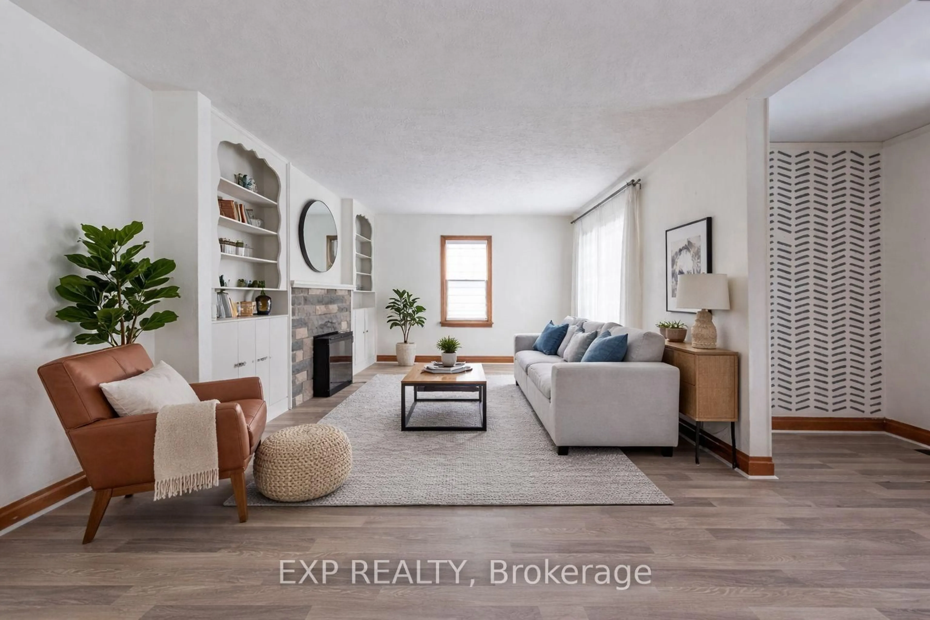 Living room with furniture, wood/laminate floor for 412 South Pelham Rd, Welland Ontario L3C 3C6