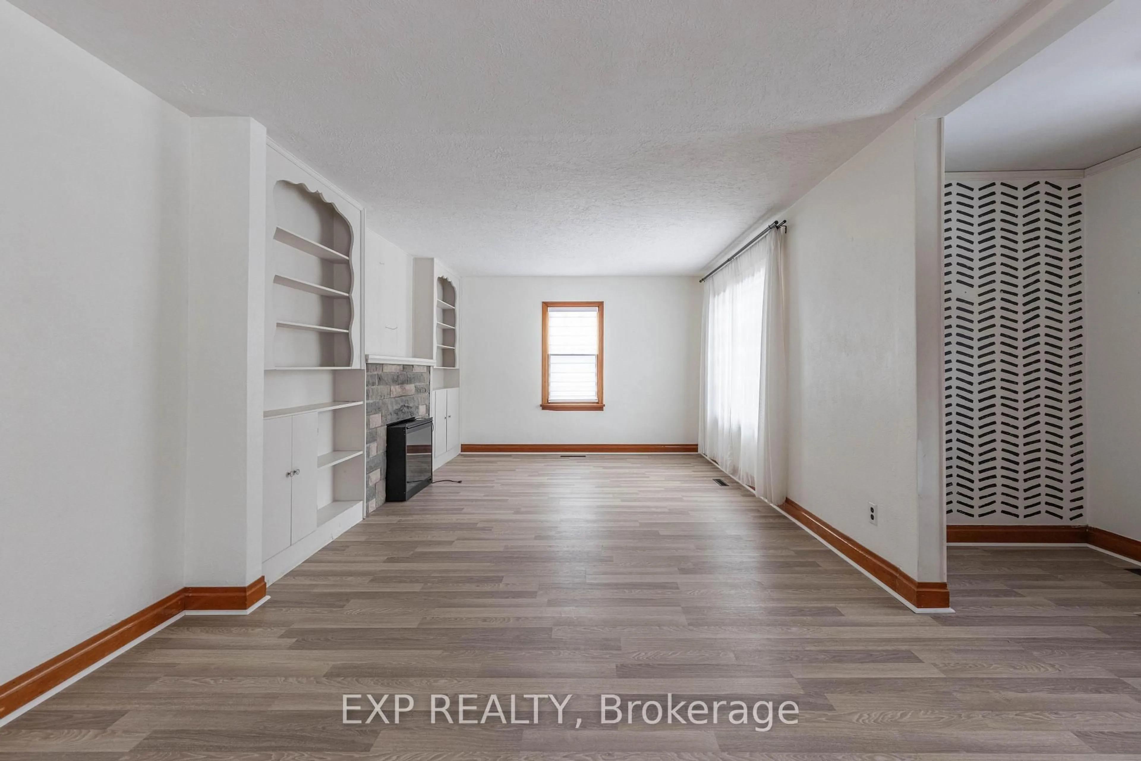 A pic of a room for 412 South Pelham Rd, Welland Ontario L3C 3C6