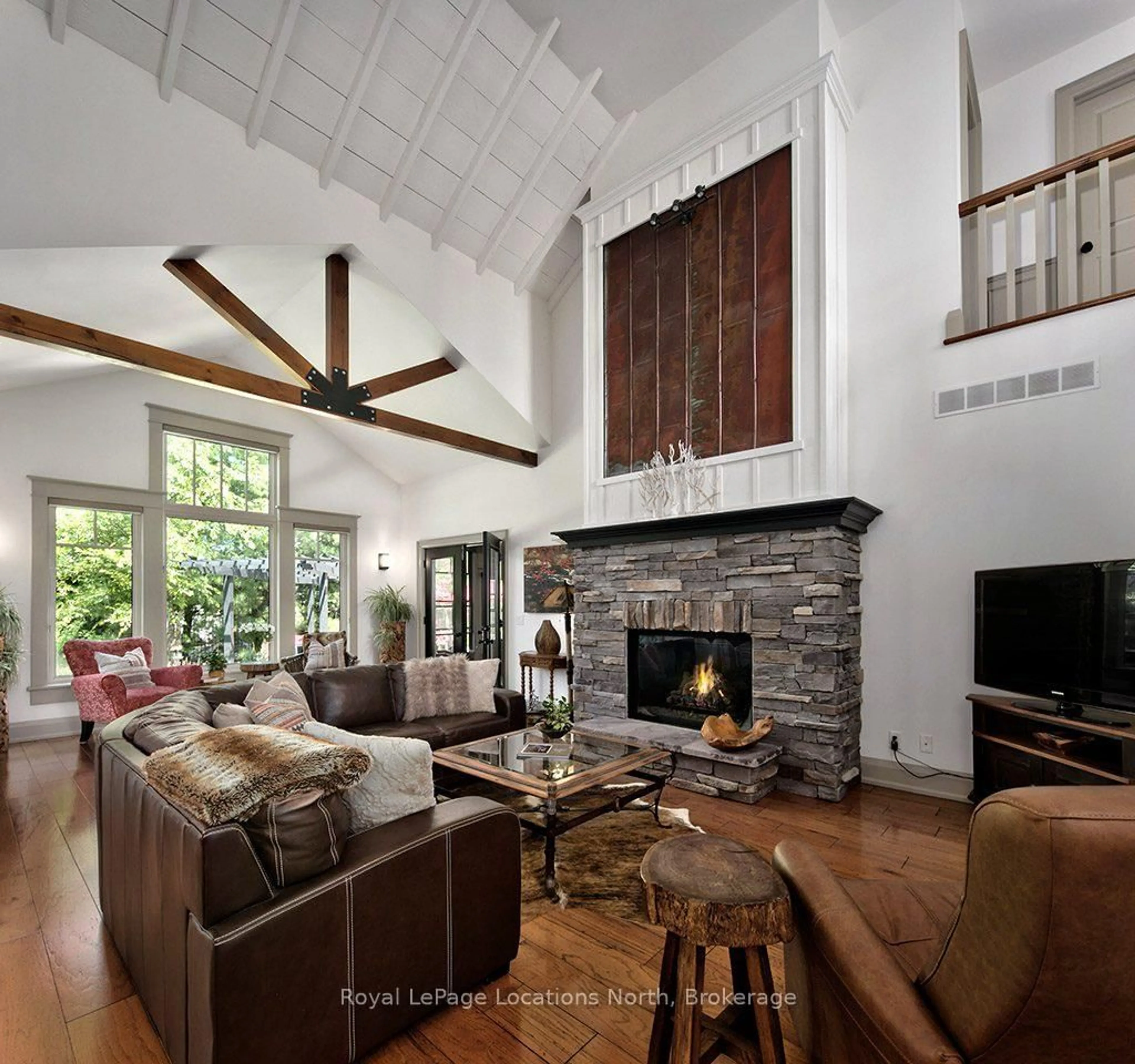 Living room with furniture, unknown for 376 Sunset Blvd, Blue Mountains Ontario N0H 2P0