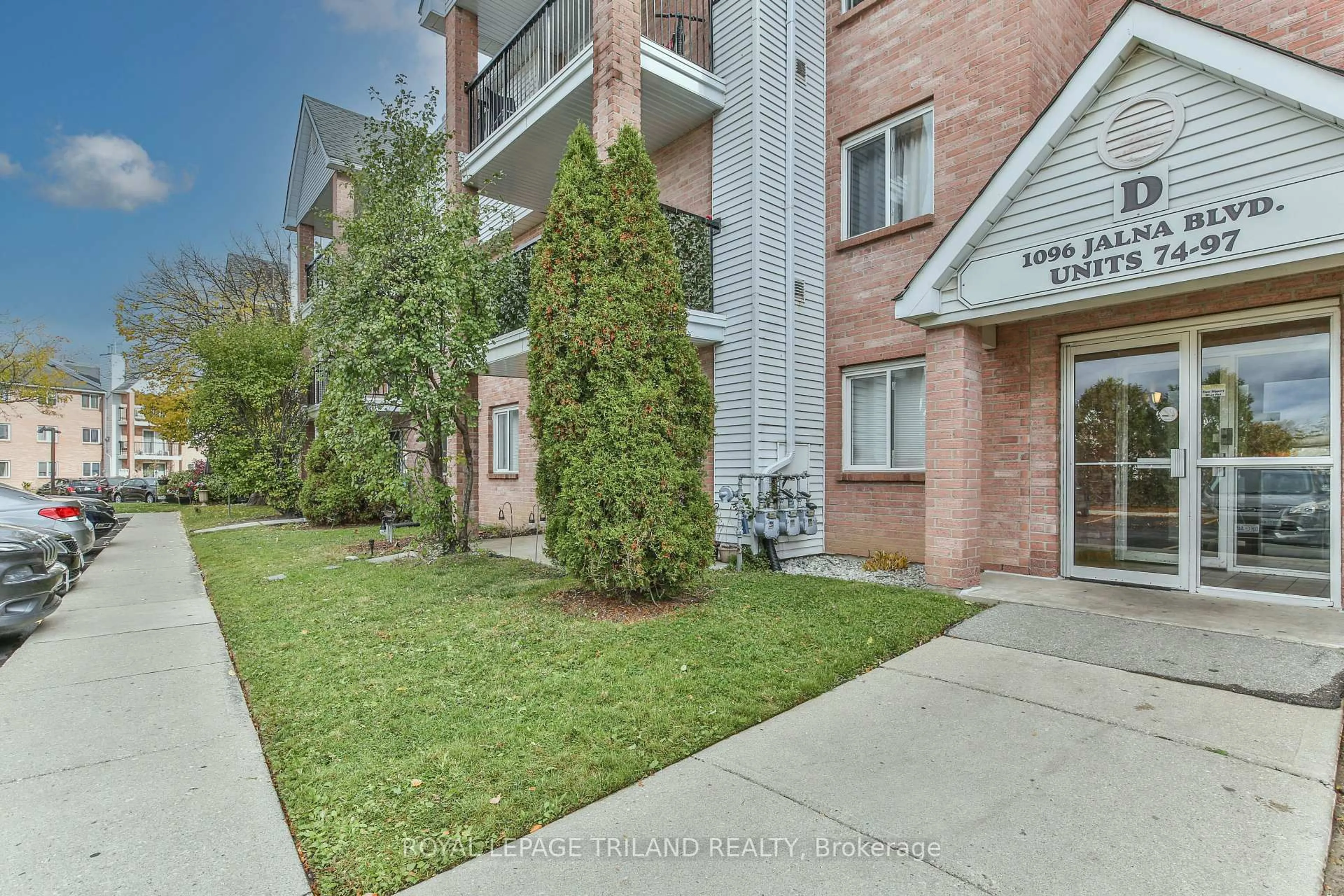 Patio, street for 1096 JALNA Blvd #90, London South Ontario N6E 3B8
