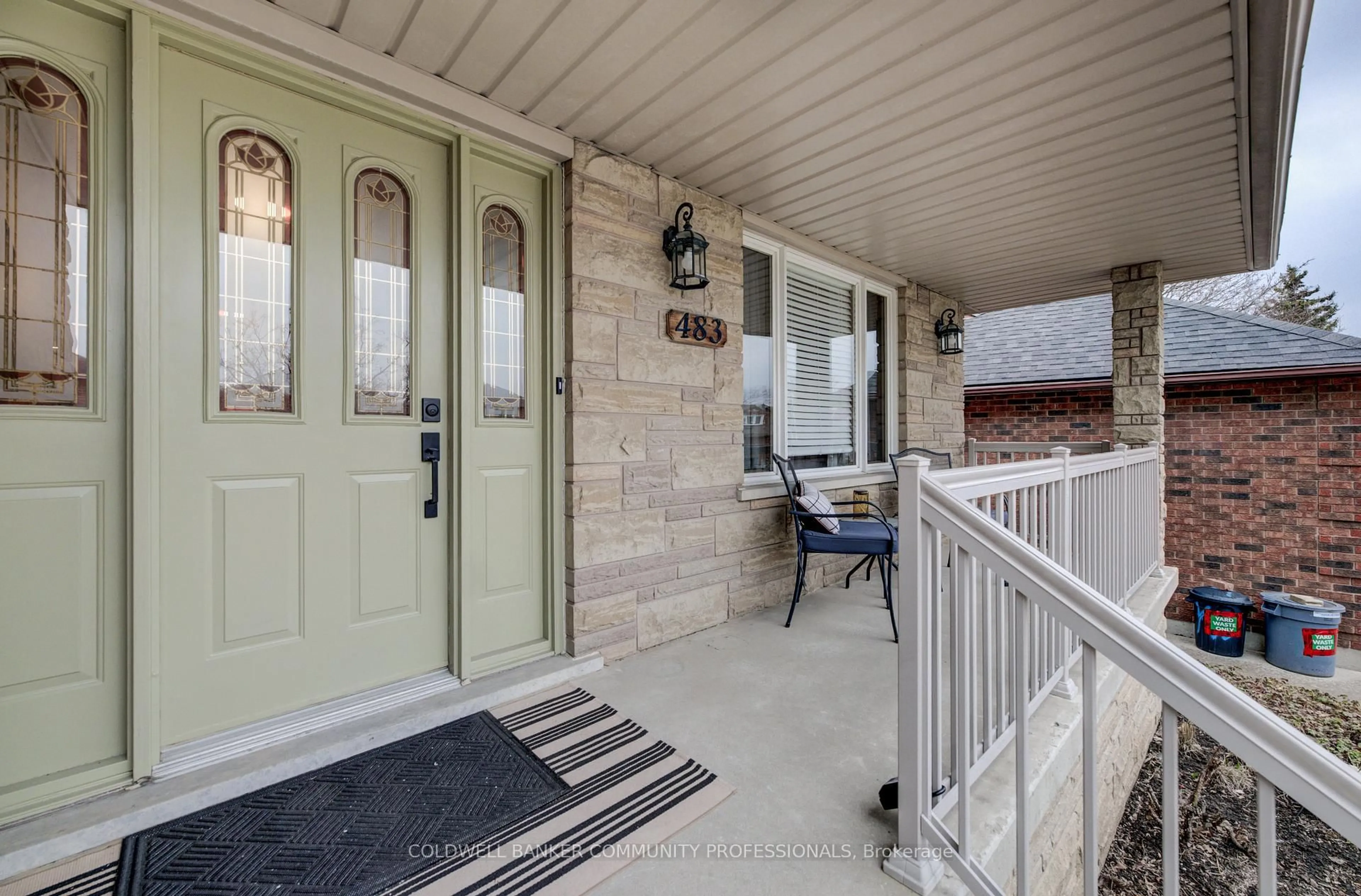 Indoor entryway for 483 Dicenzo Dr, Hamilton Ontario L9B 2C4