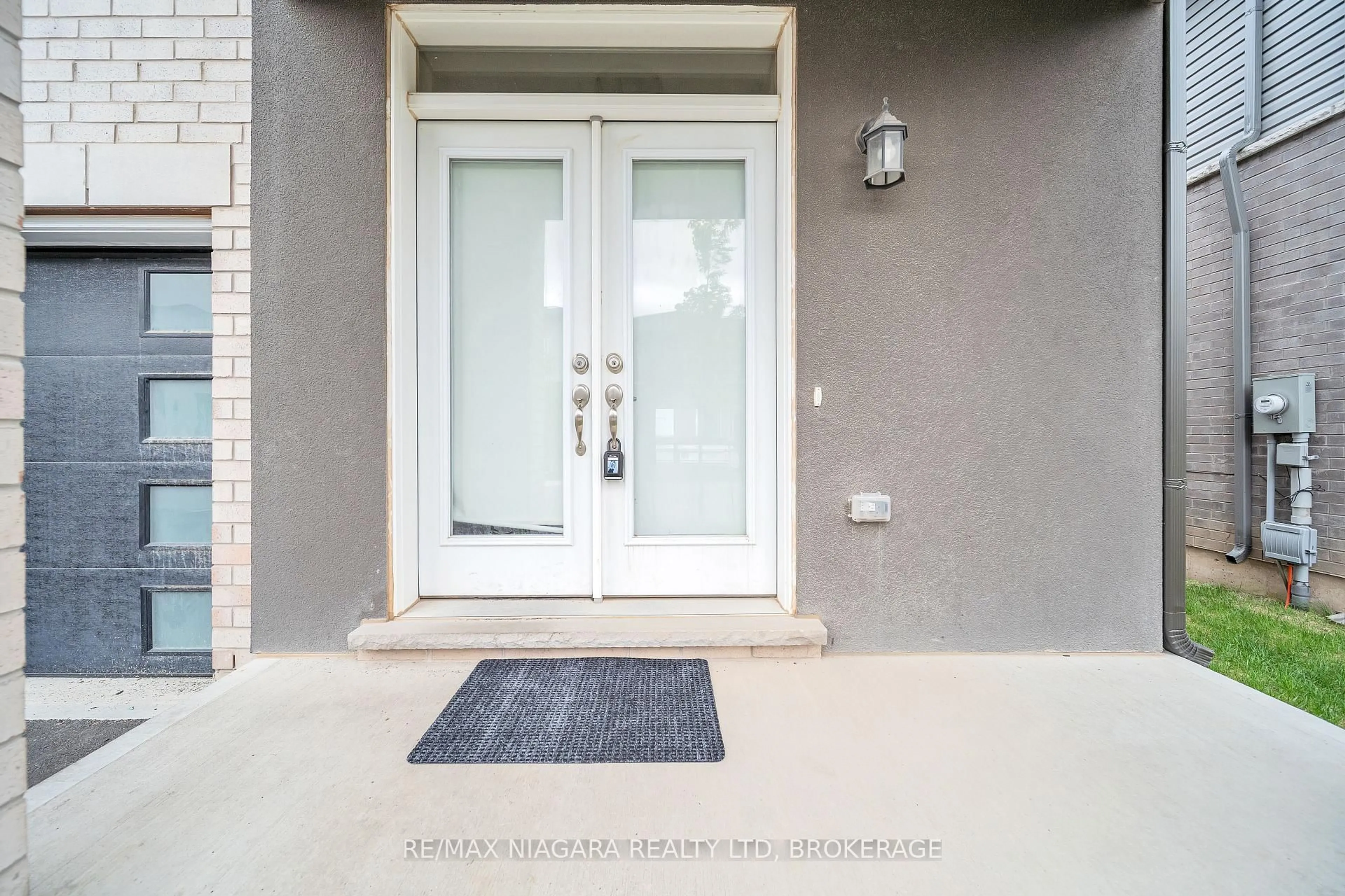 Indoor entryway for 120 Renfrew Tr, Welland Ontario L3C 0K2
