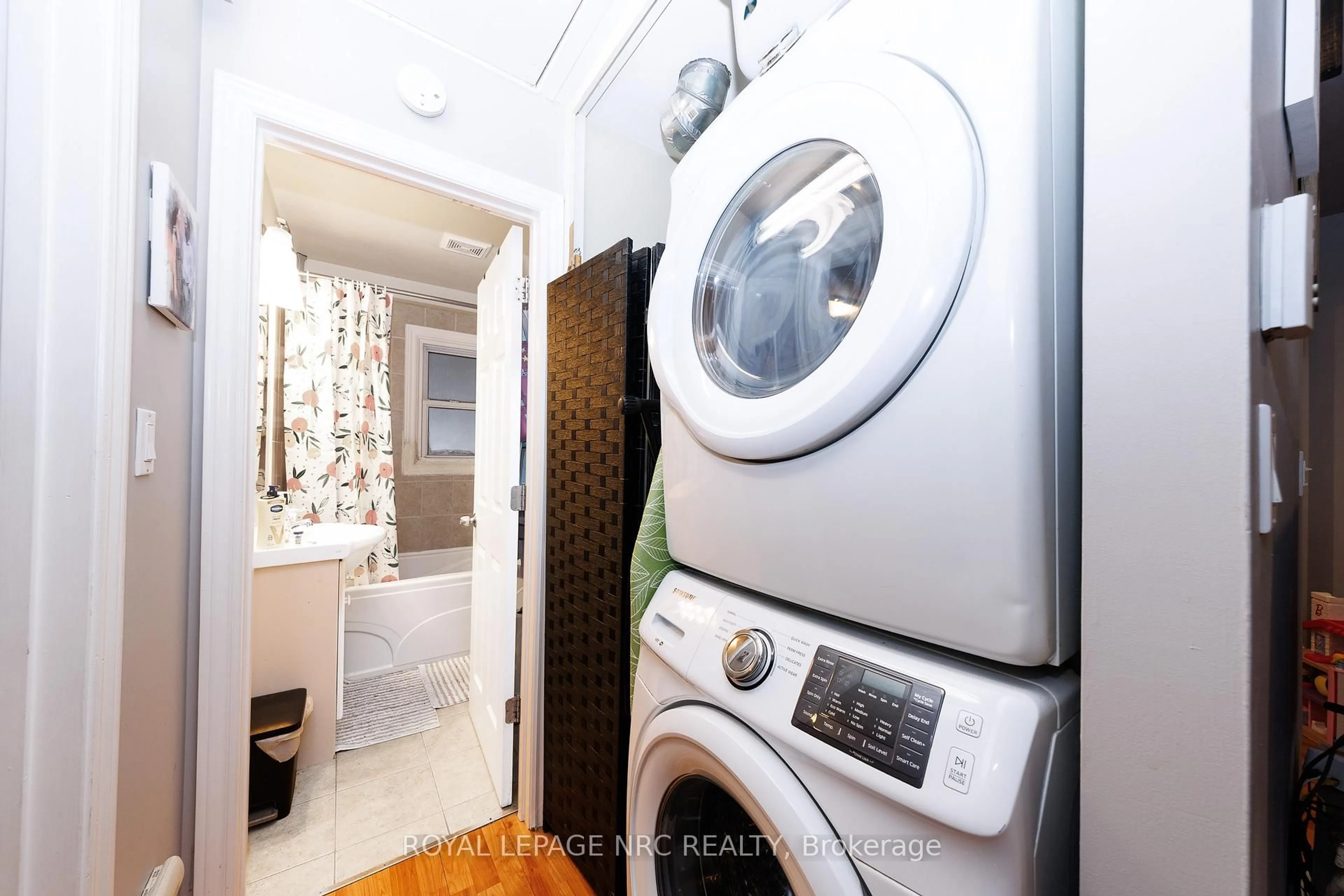 Laundry room for 14 Hilda St, St. Catharines Ontario L2S 1Z8