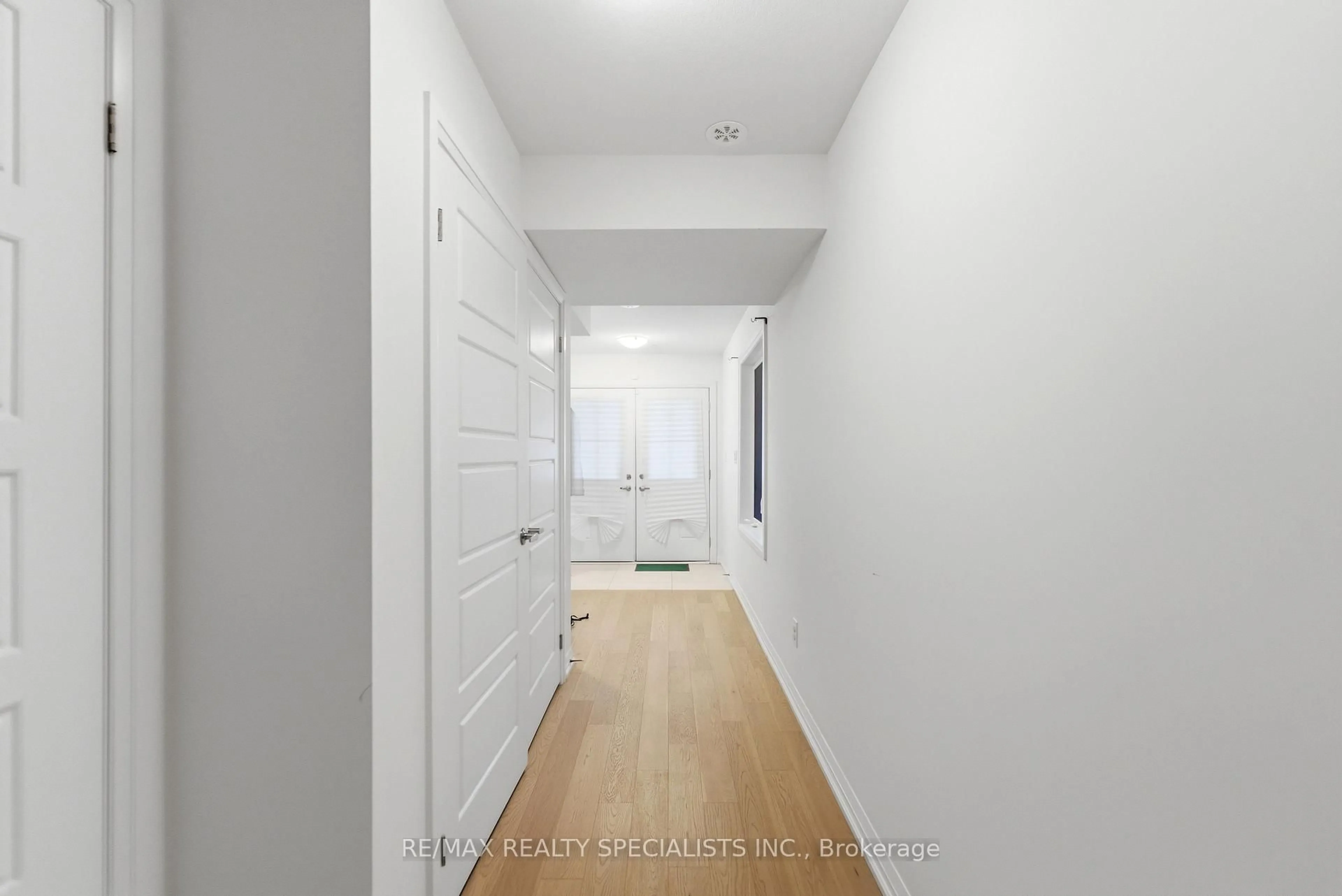 Indoor entryway for 5 Norwich Cres, Haldimand Ontario N3W 0J4