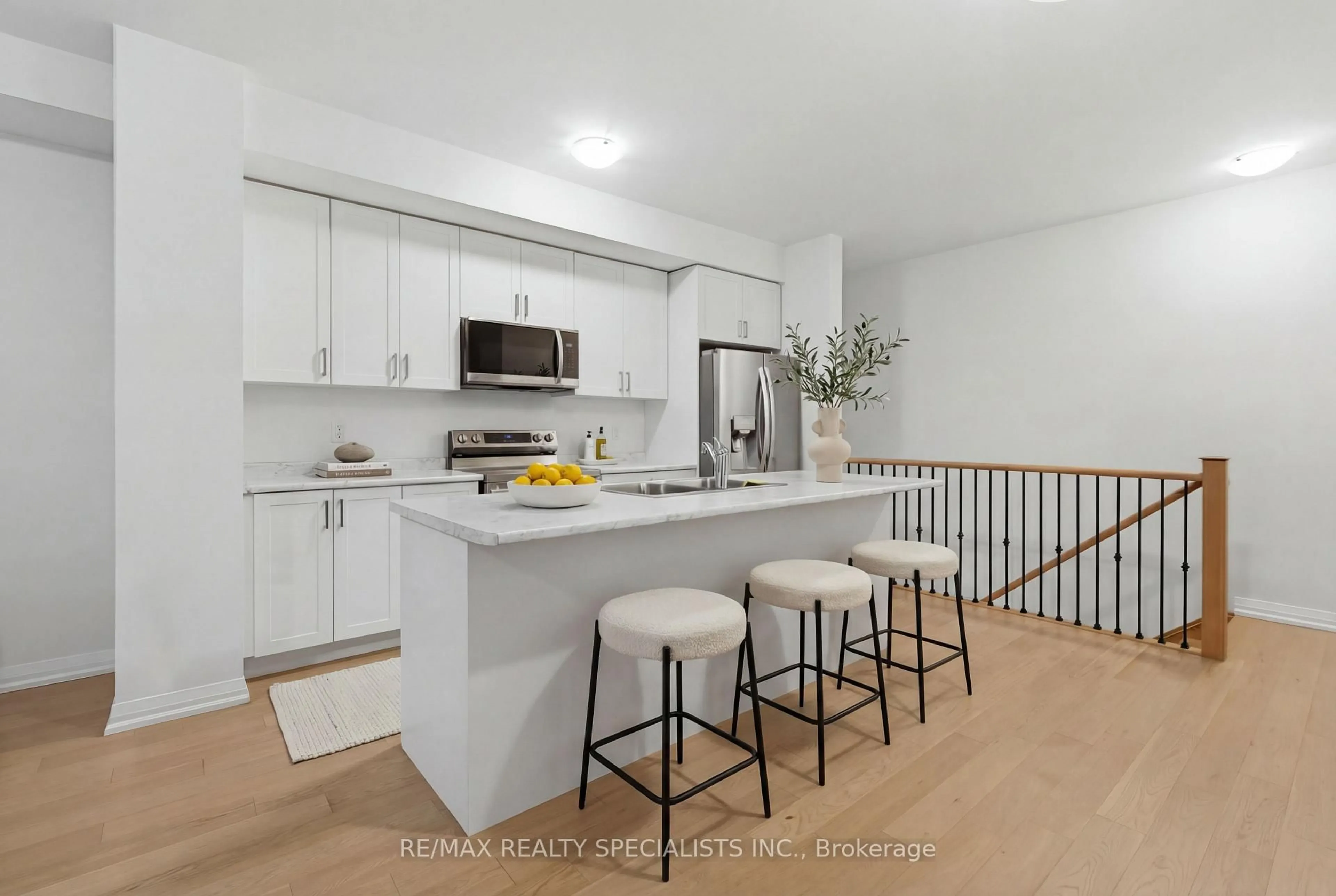 Open concept kitchen, ceramic/tile floor for 5 Norwich Cres, Haldimand Ontario N3W 0J4