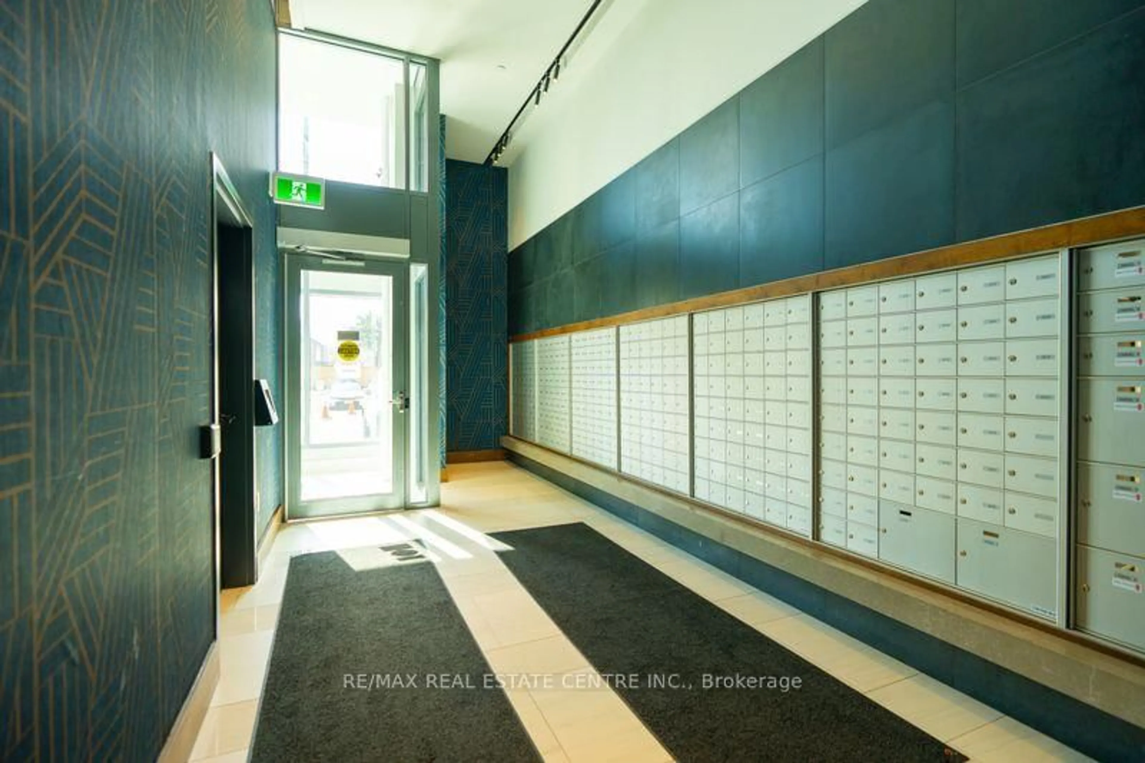 Indoor foyer for 2782 Barton St #201, Hamilton Ontario L8E 2J8