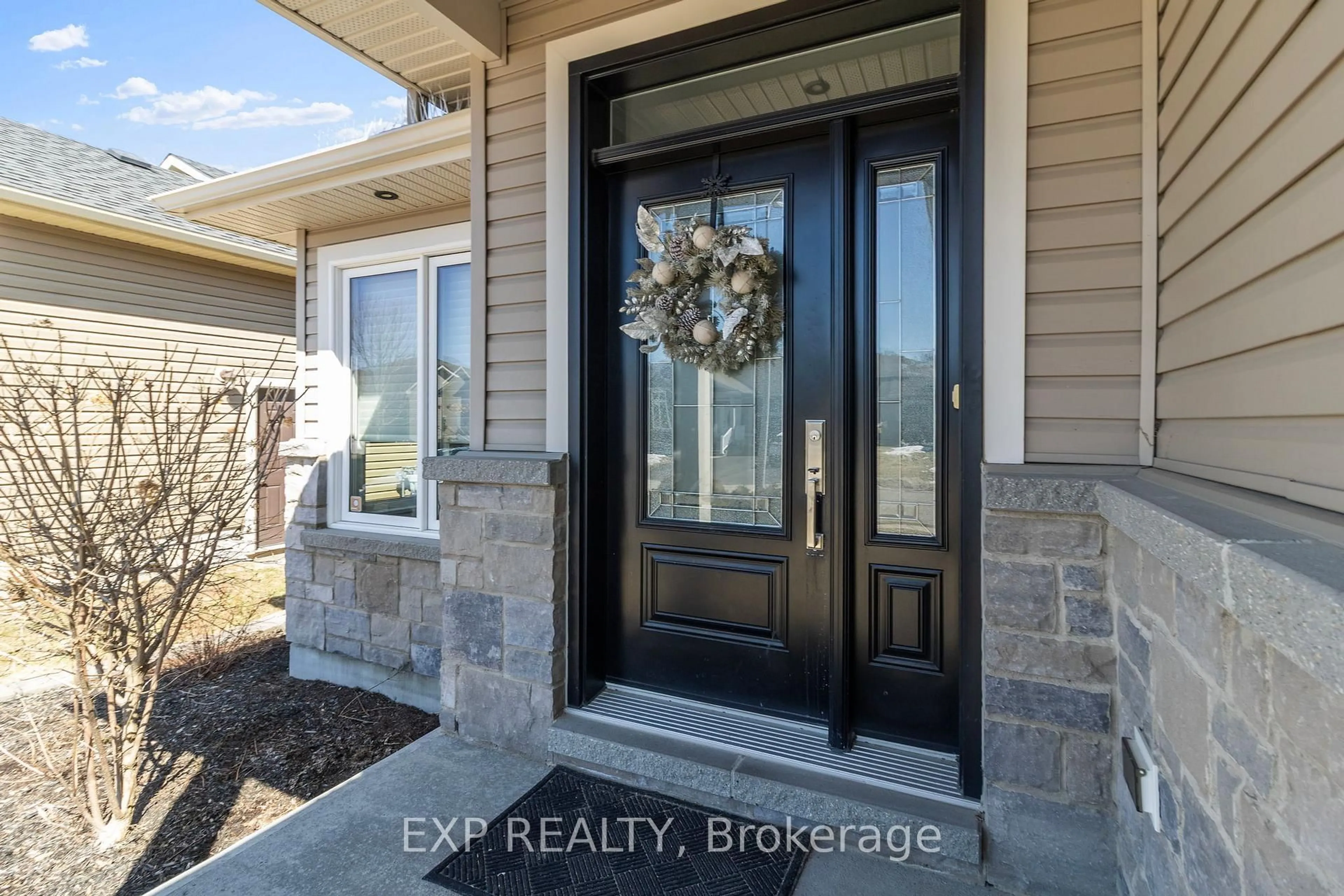 Indoor entryway for 321 Adley Dr, Brockville Ontario K6V 7H9