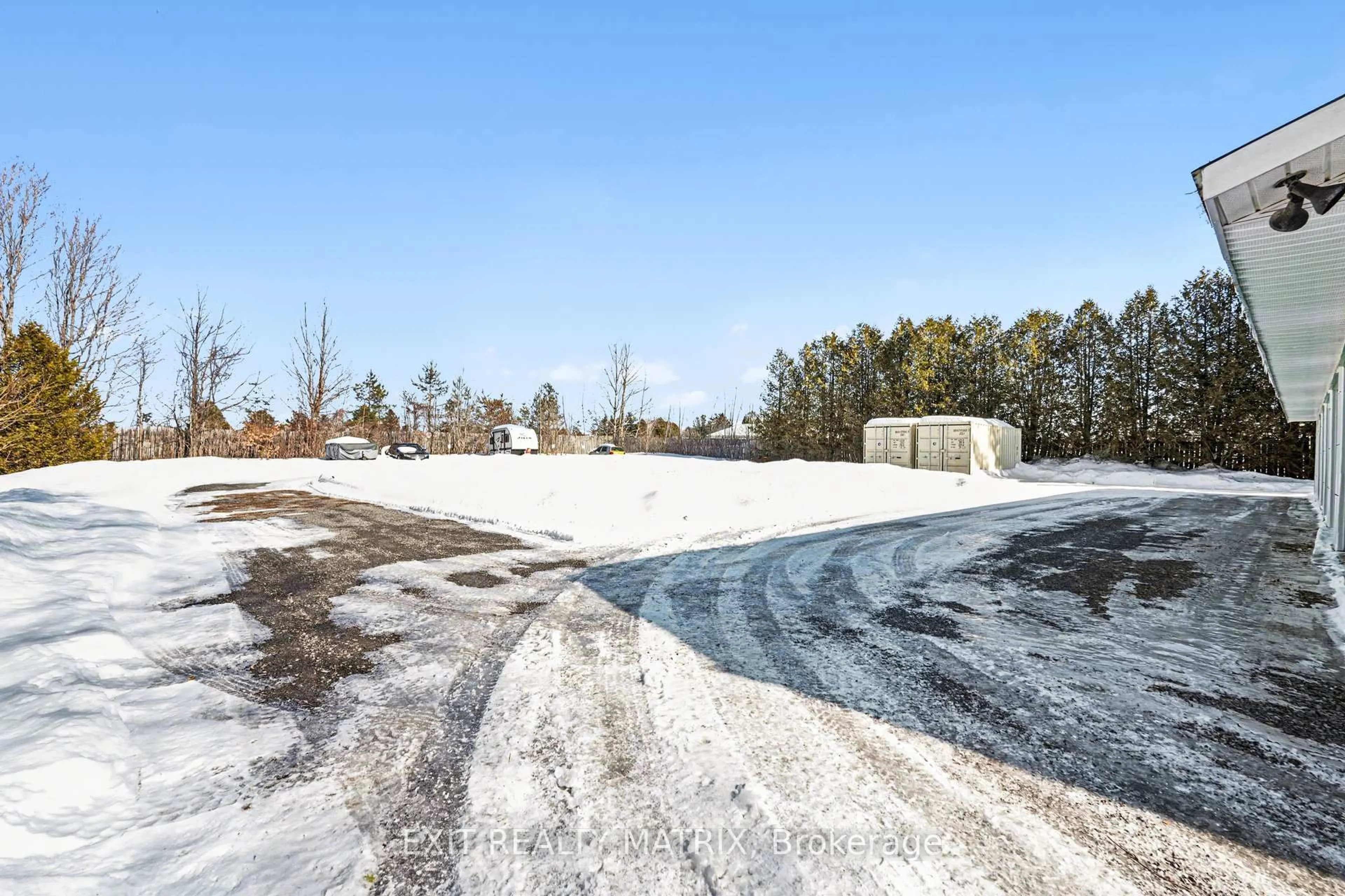 A pic from outside/outdoor area/front of a property/back of a property/a pic from drone, unknown for 528 Keatley Rd, Ottawa Ontario K7S 3G7