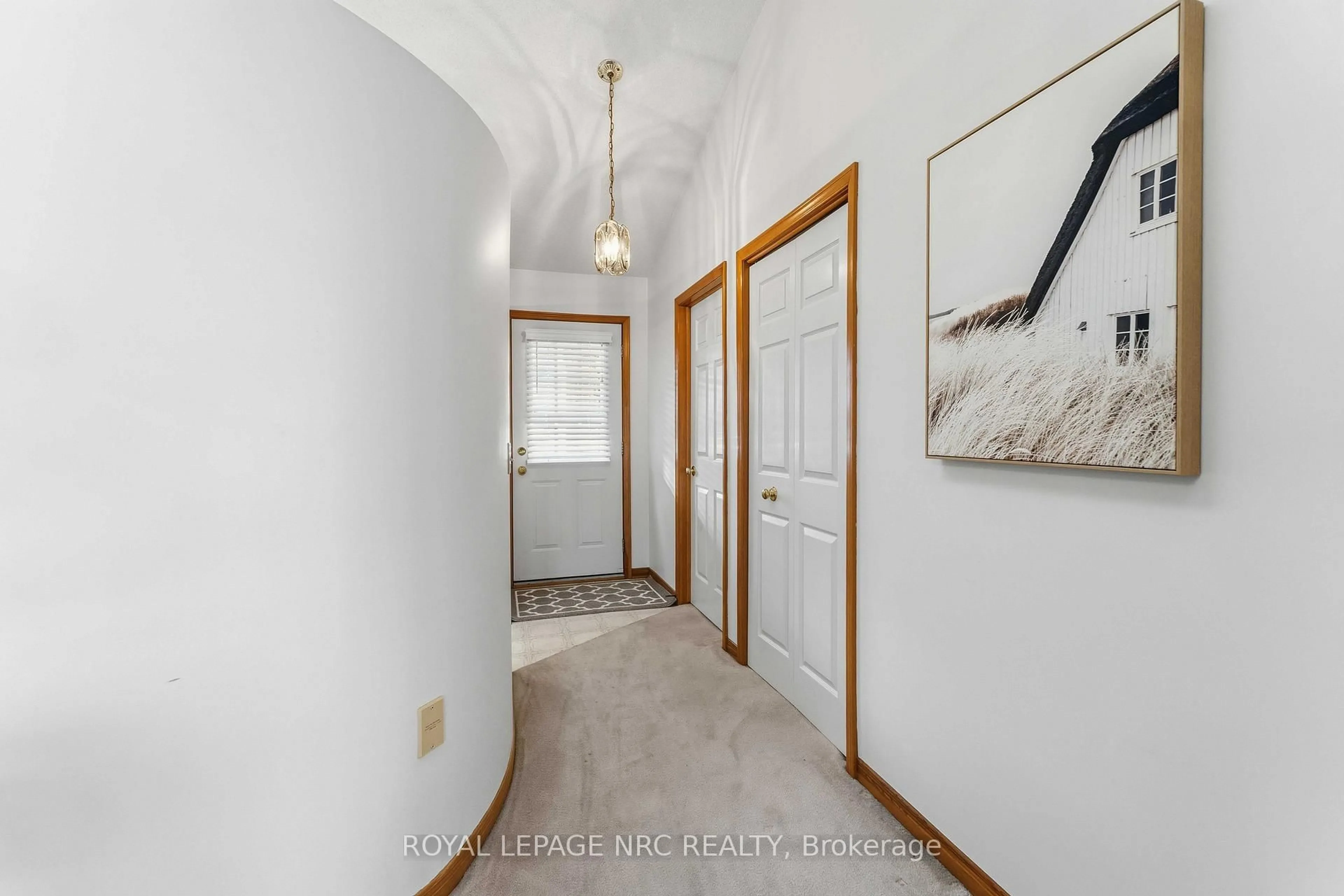 Indoor entryway for 4115 Apple Blossom Lane #8, Lincoln Ontario L0R 2C0