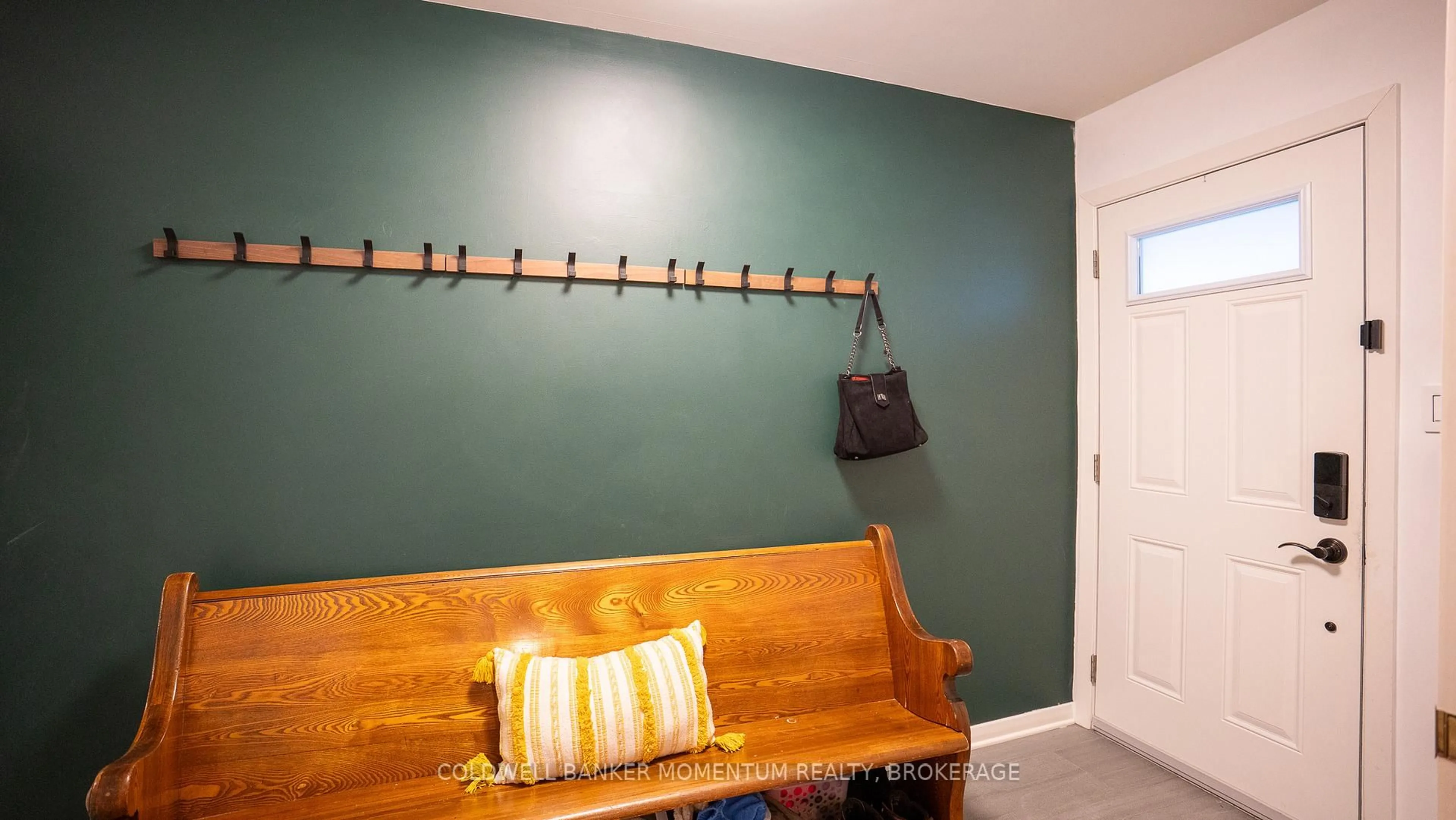 Indoor entryway for 984 Plantation Rd, London North Ontario N6H 2Y4