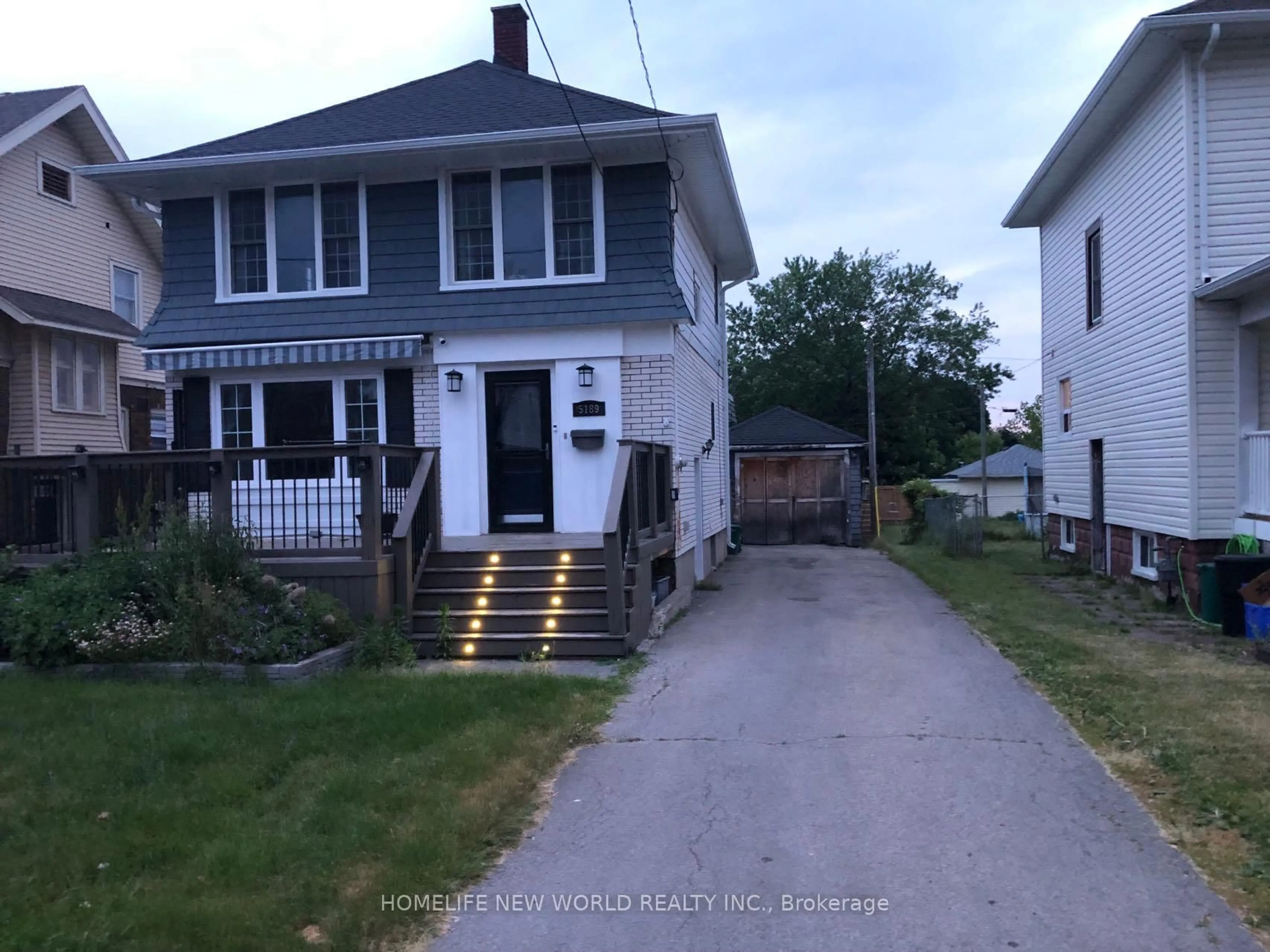 A pic from outside/outdoor area/front of a property/back of a property/a pic from drone, street for 5189 Jepson St, Niagara Falls Ontario L2E 1K9