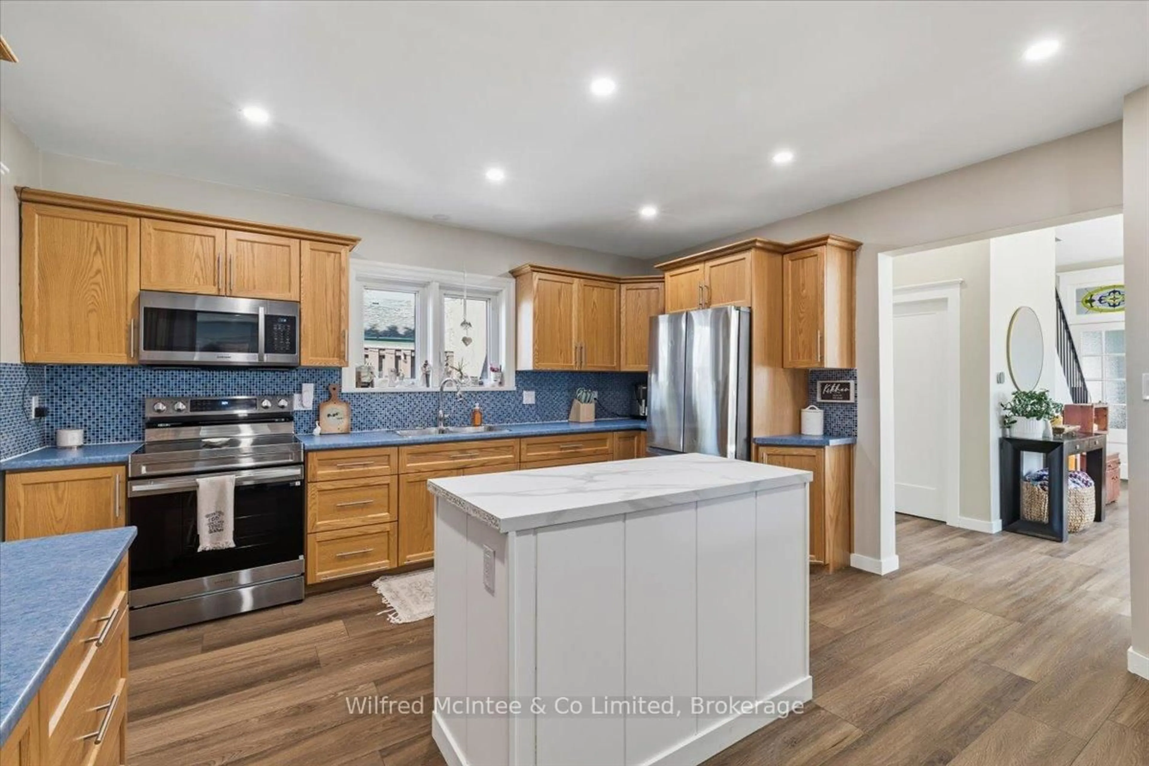 Open concept kitchen, unknown for 425 Yonge St, Brockton Ontario N0G 2V0