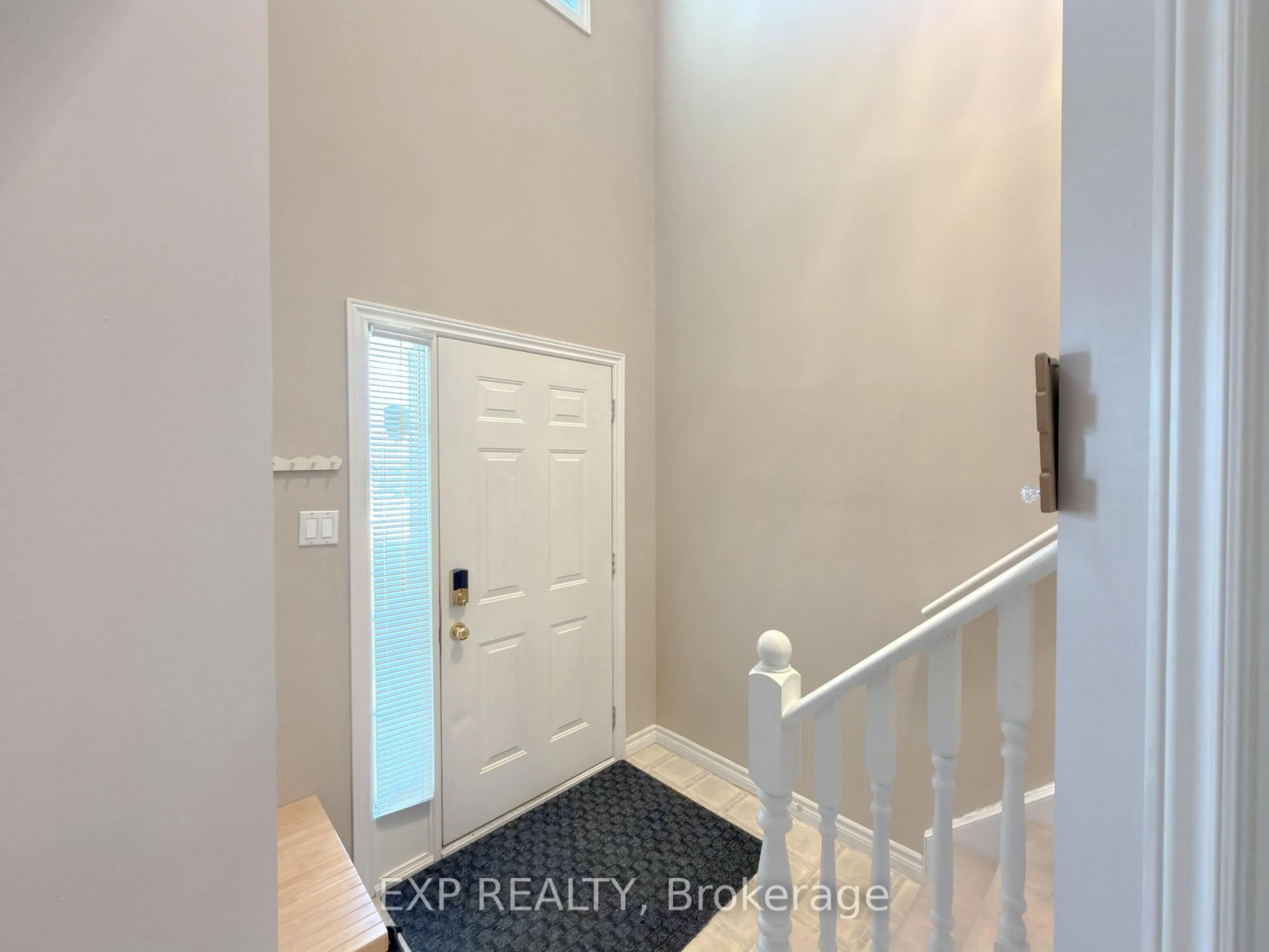 Indoor entryway for 1360 Aspenridge Cres, London East Ontario N5Y 5P1