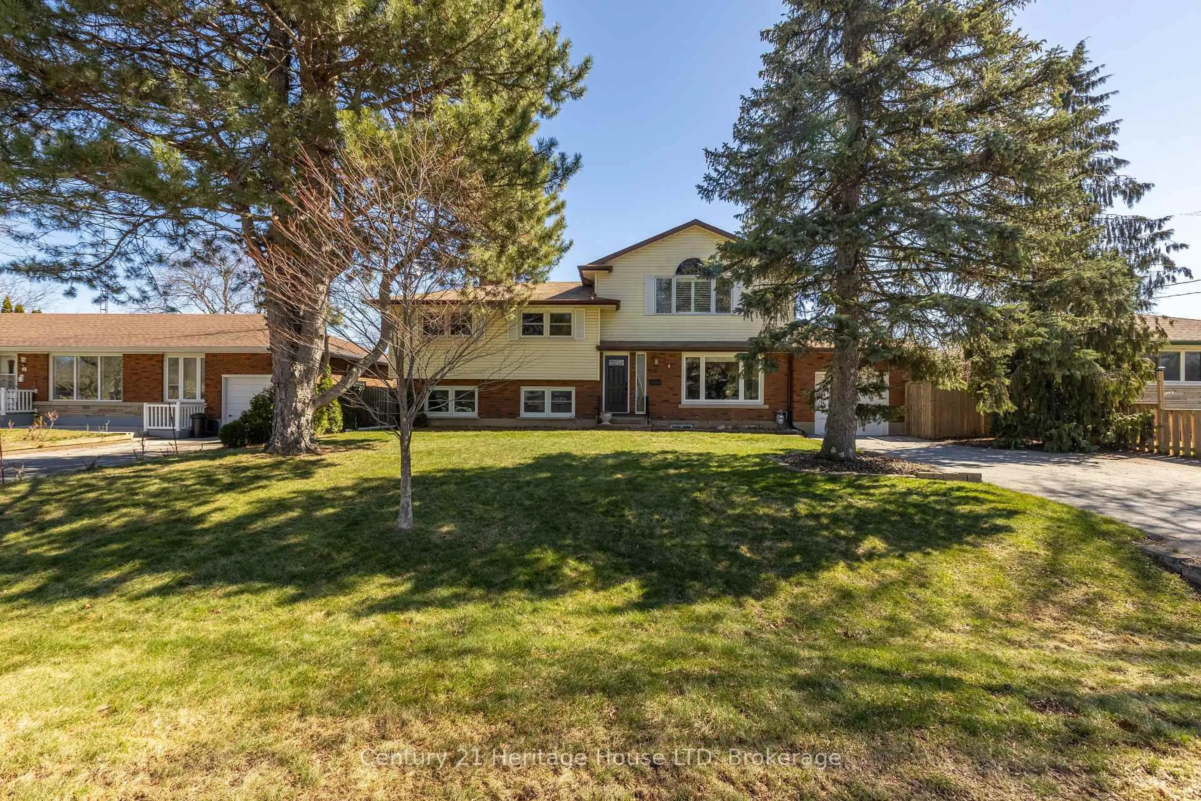 A pic from outside/outdoor area/front of a property/back of a property/a pic from drone, street for 6 Champa Dr, St. Catharines Ontario L2M 3K1