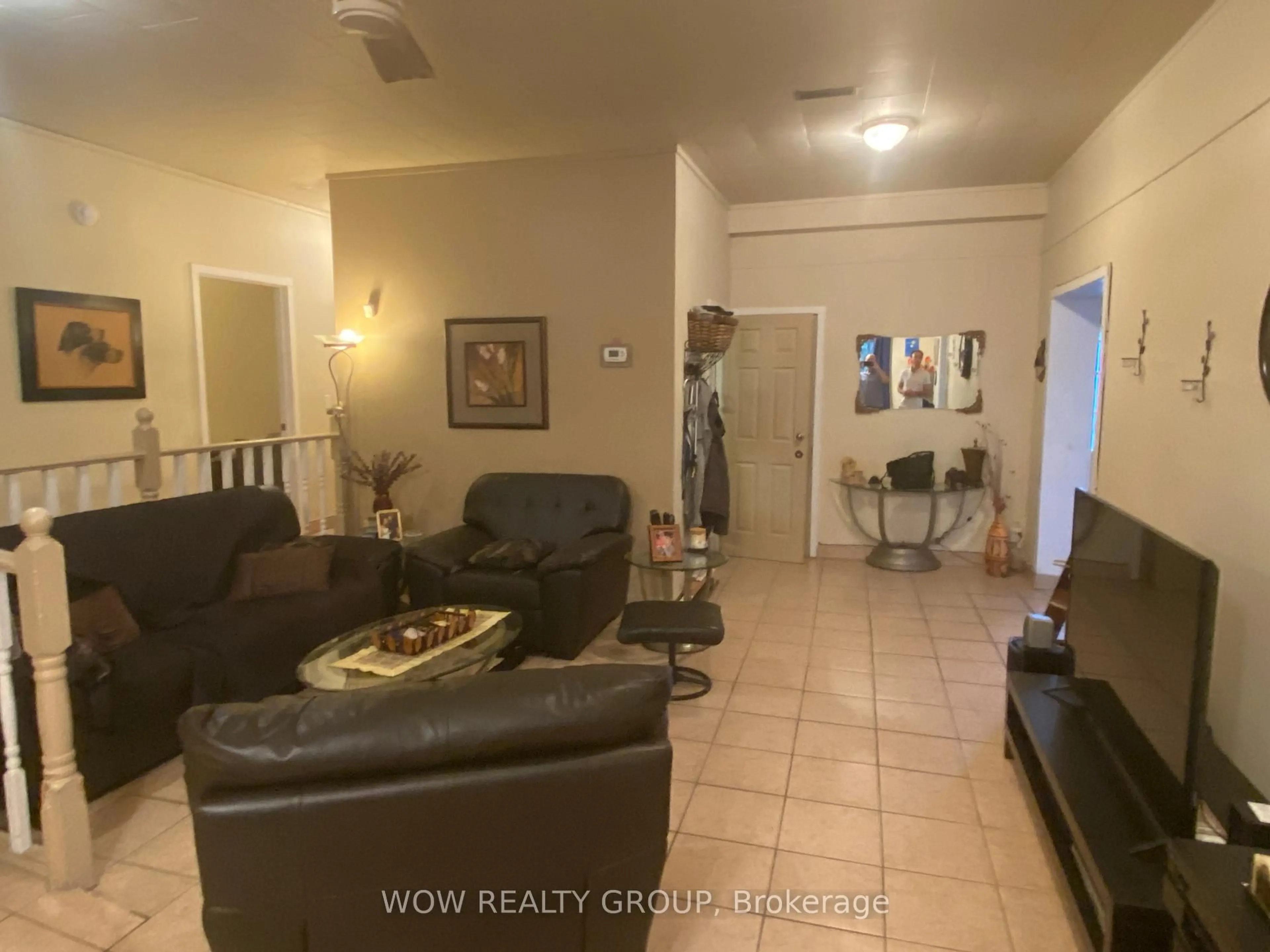 Living room with furniture, unknown for 215 Broadway Ave, Welland Ontario L3C 5L7