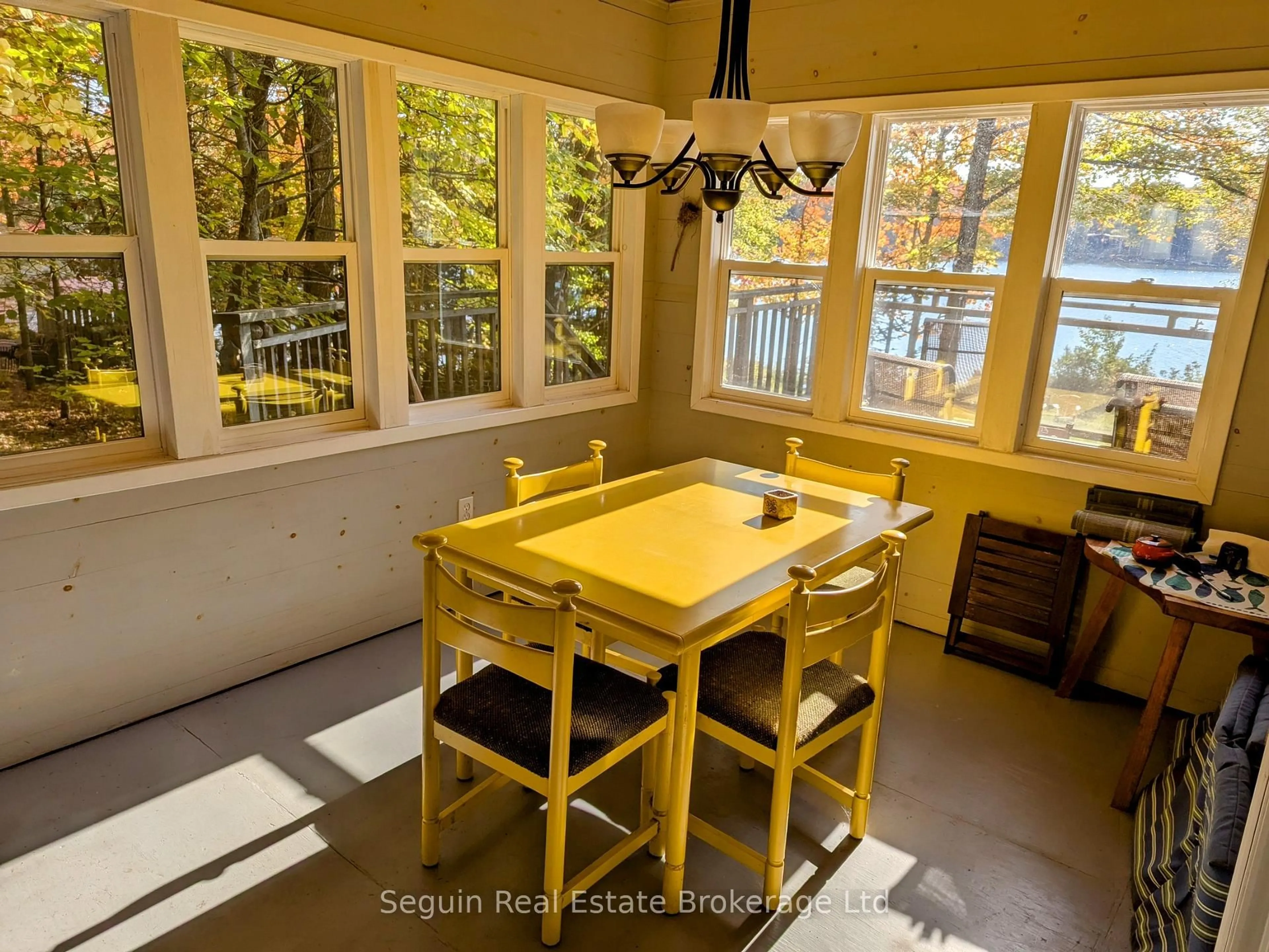 Dining room, unknown for 151 Sugar Lake Rd, Seguin Ontario P2A 0B6