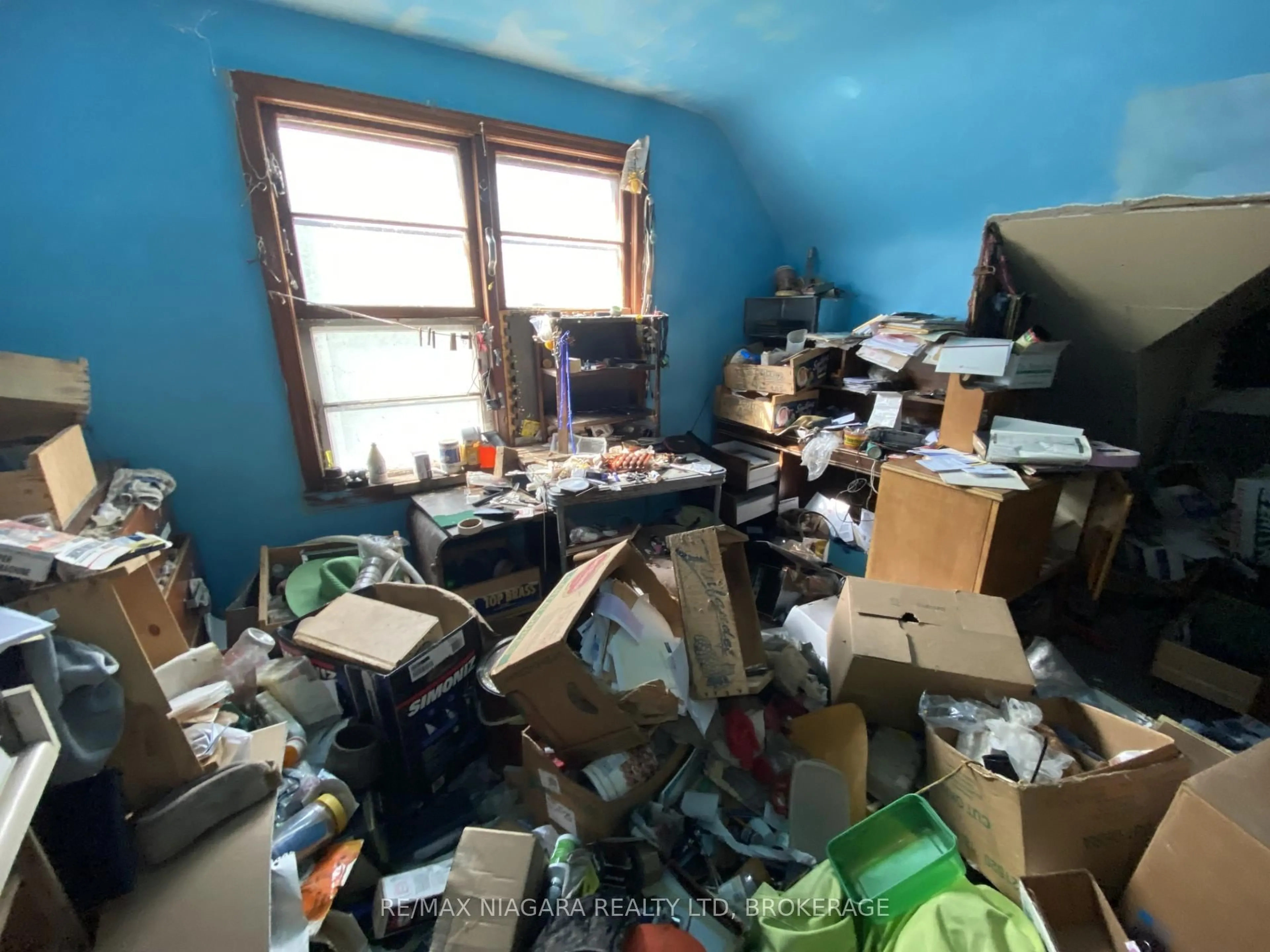 A pic of a room for 2936 Dorchester Rd, Niagara Falls Ontario L2J 2Z5