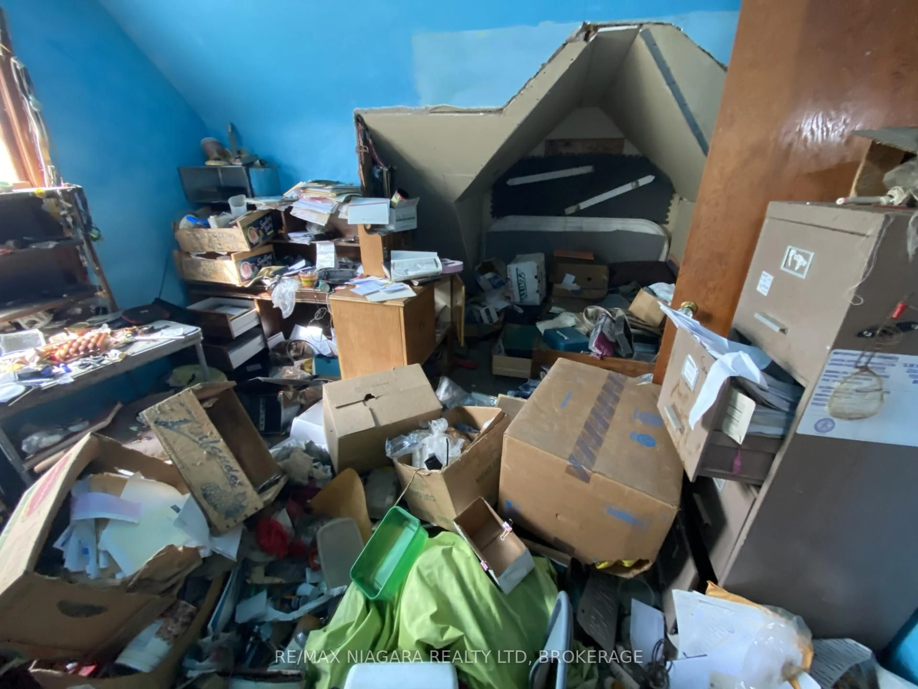 A pic of a room for 2936 Dorchester Rd, Niagara Falls Ontario L2J 2Z5