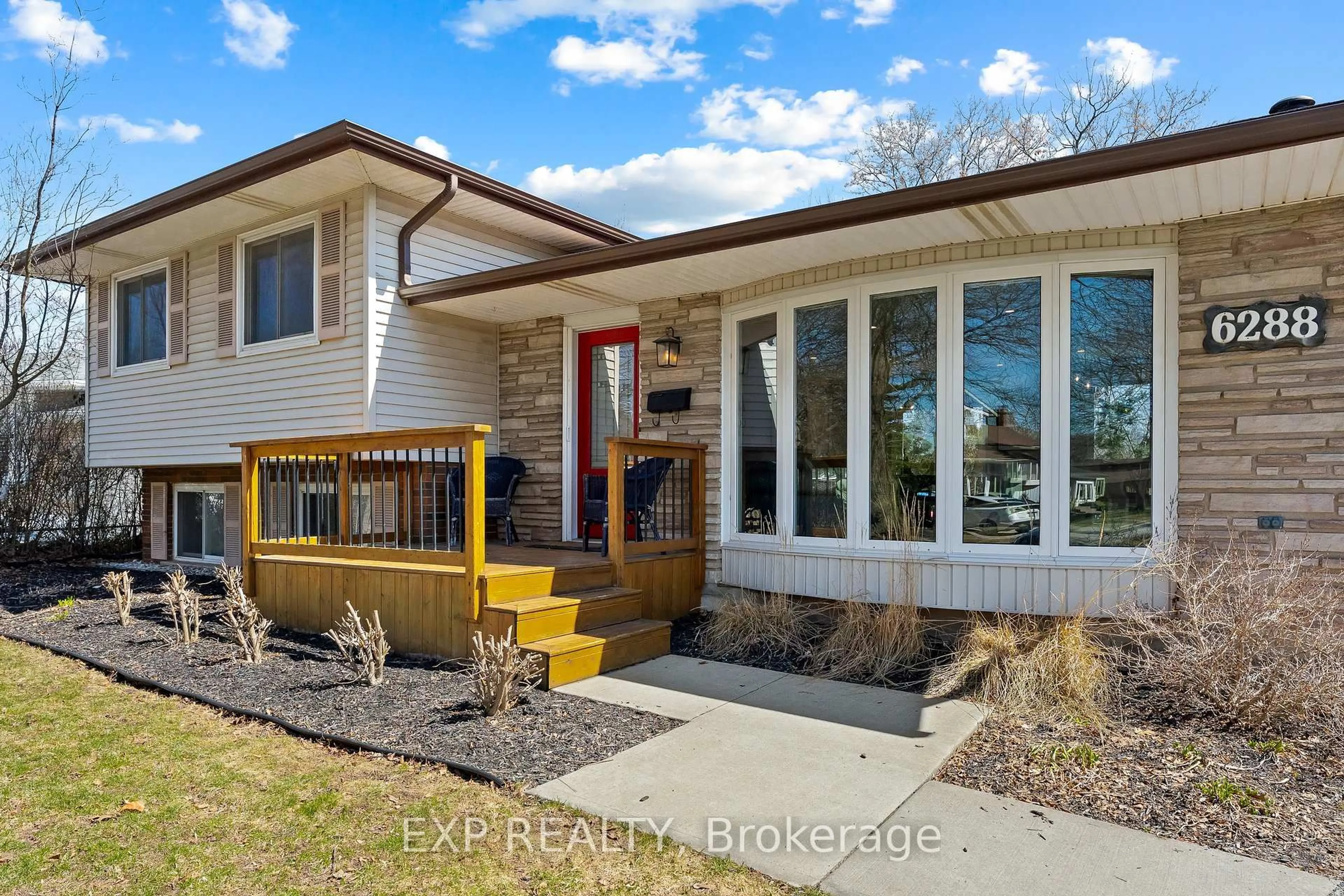 Home with brick exterior material, street for 6288 Carolyn Ave, Niagara Falls Ontario L2E 5H5