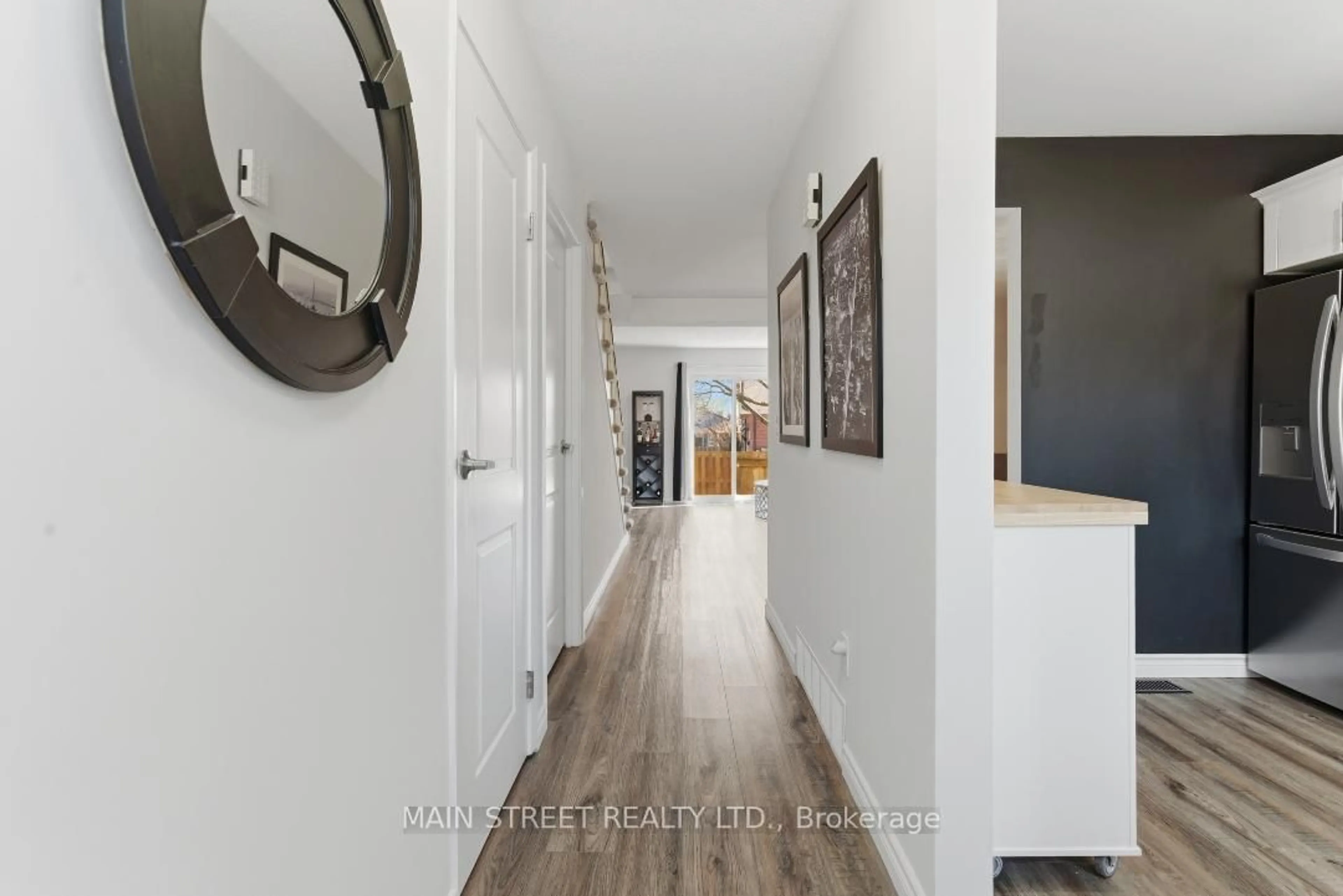 Indoor entryway for 110 SILVAN Dr #2, Welland Ontario L3C 6C3