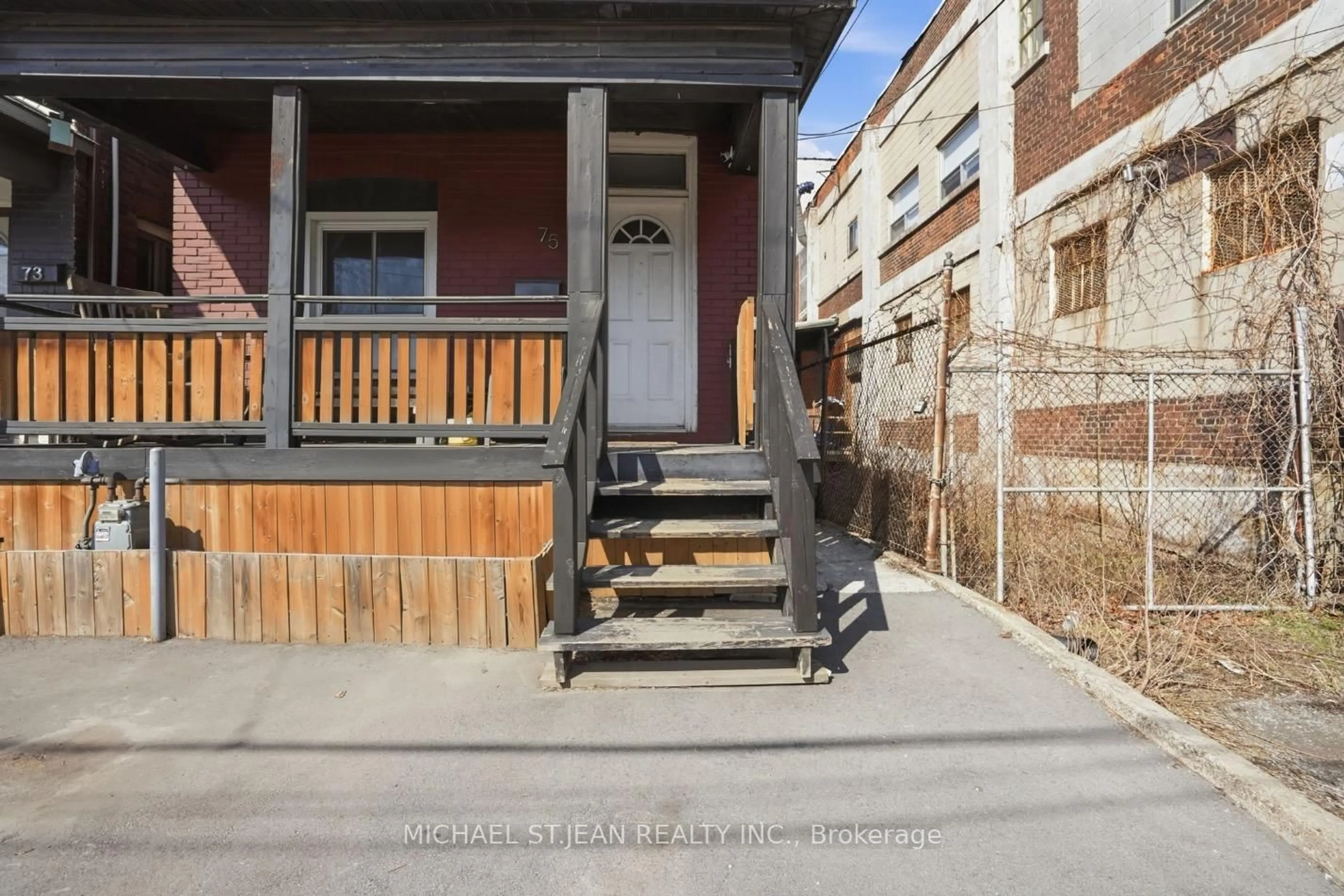 Patio, street for 75 Niagara St, Hamilton Ontario L8L 6A4