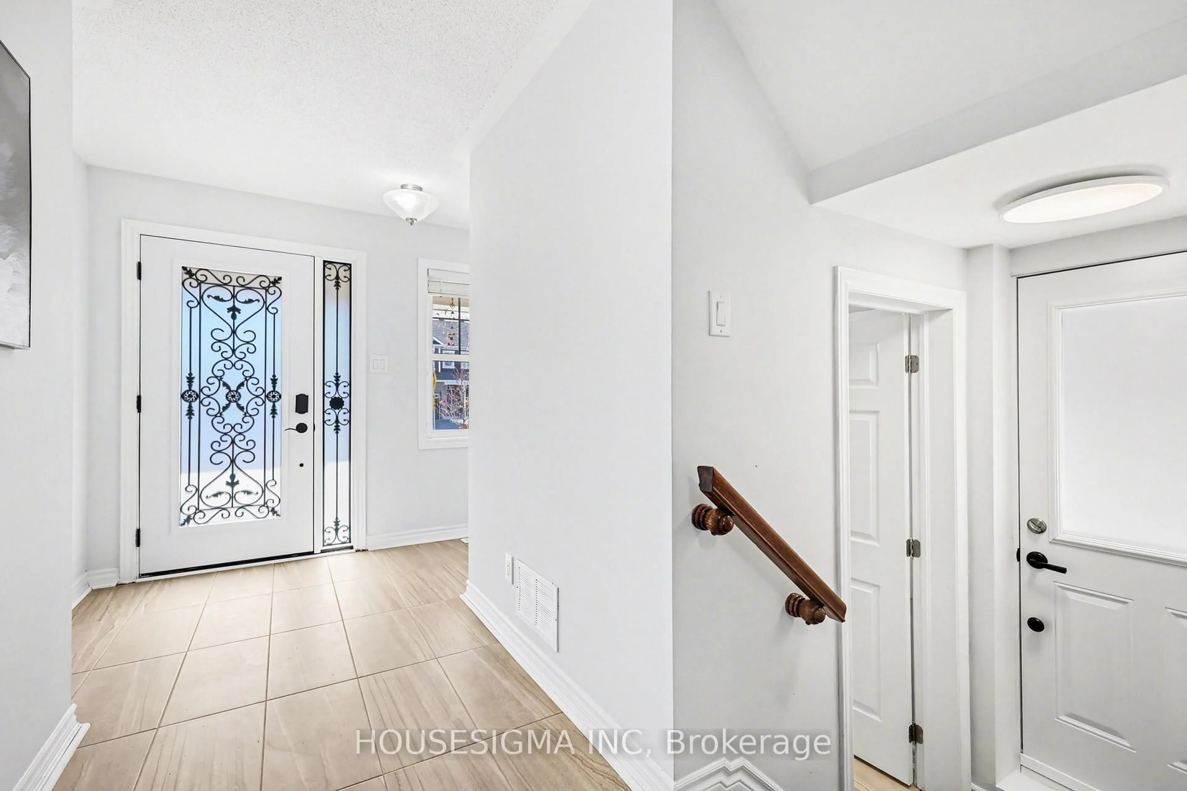 Indoor entryway for 333 Rouncey Rd, Ottawa Ontario K2V 0K4