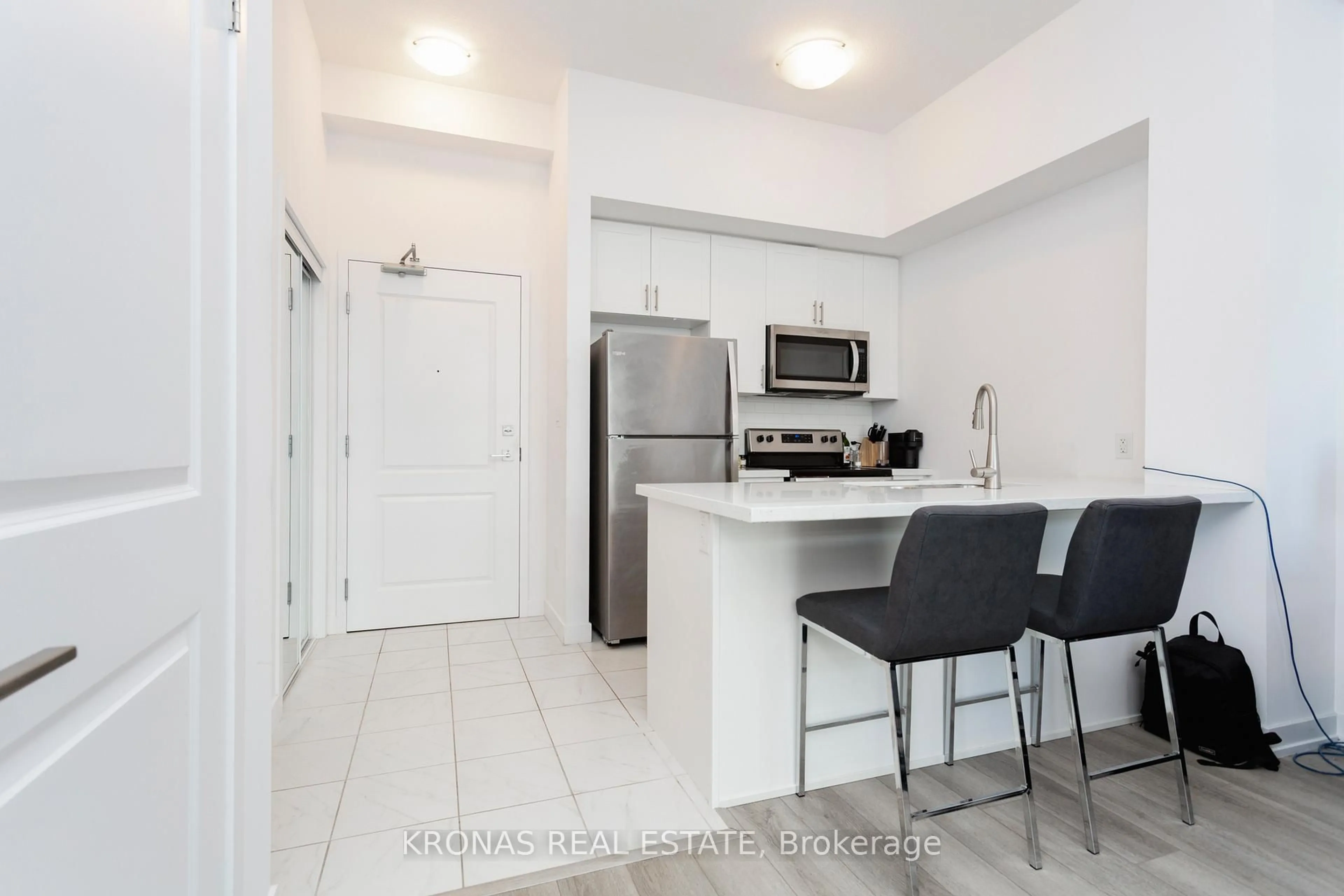 Standard kitchen, unknown for 460 Dundas St #119, Hamilton Ontario L8B 2A5