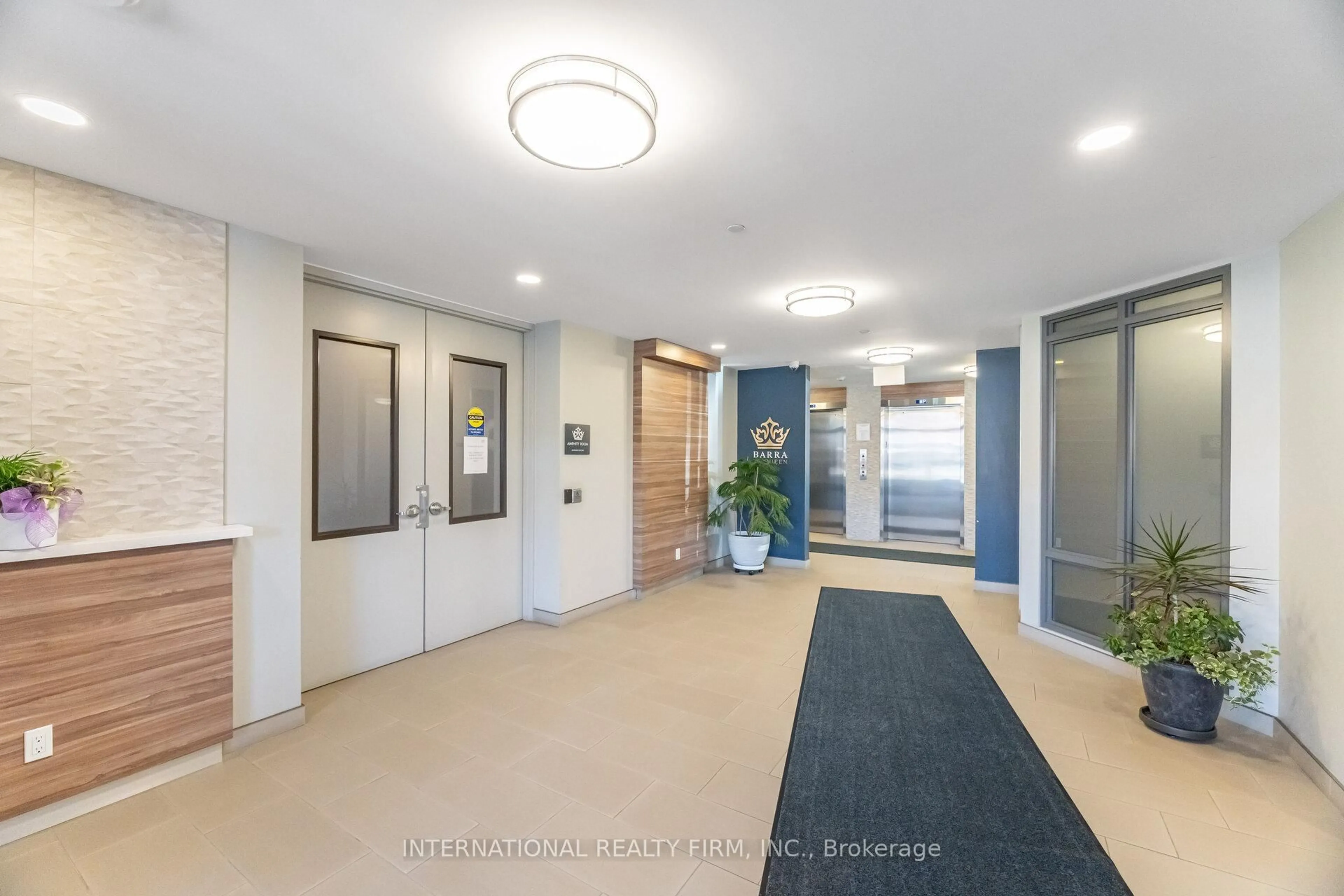 Indoor foyer for 399 Queen St #211, Kitchener Ontario N2G 0C4