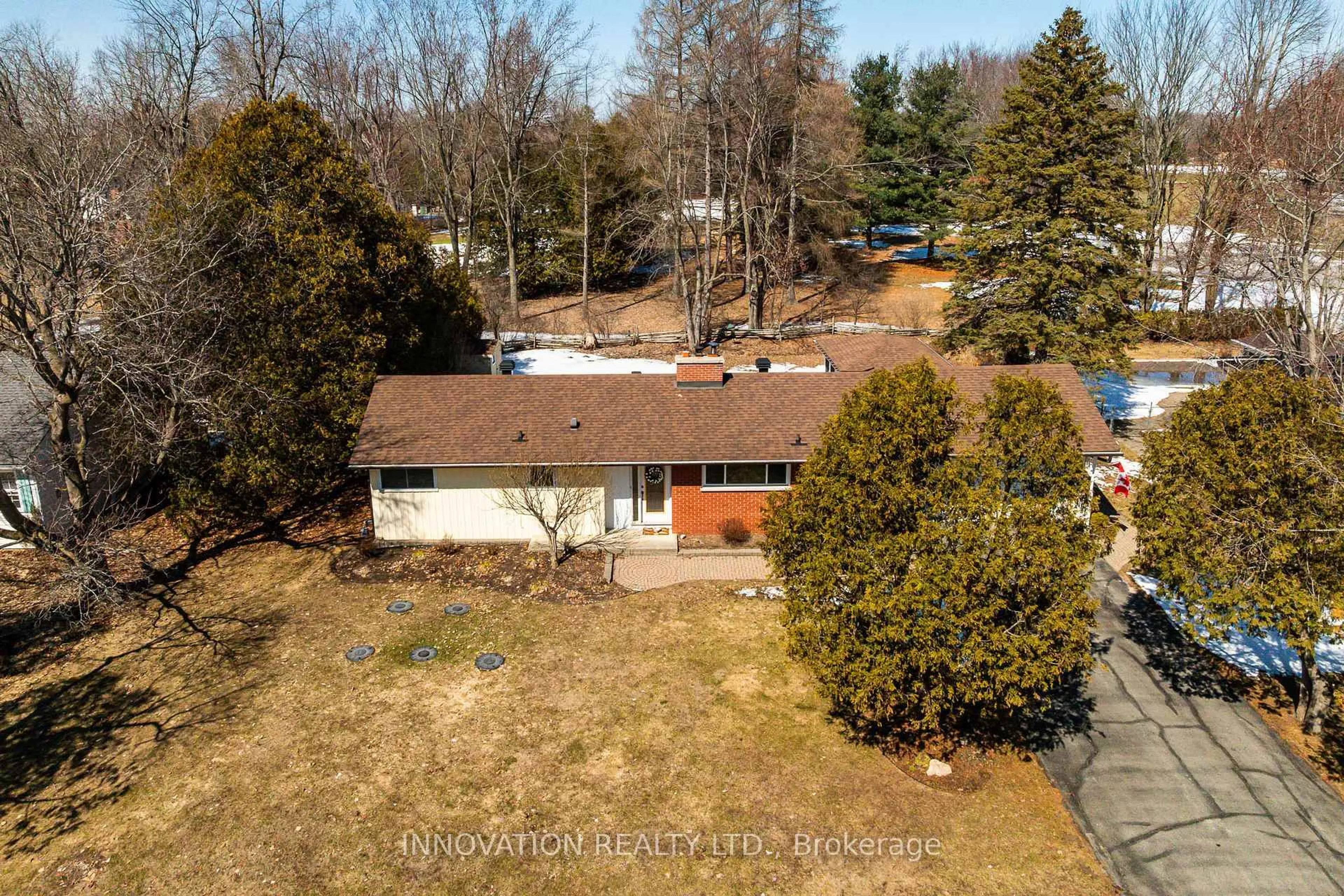 A pic from outside/outdoor area/front of a property/back of a property/a pic from drone, street for 1303 Fairway Dr, Manotick Ontario K4M 1B3