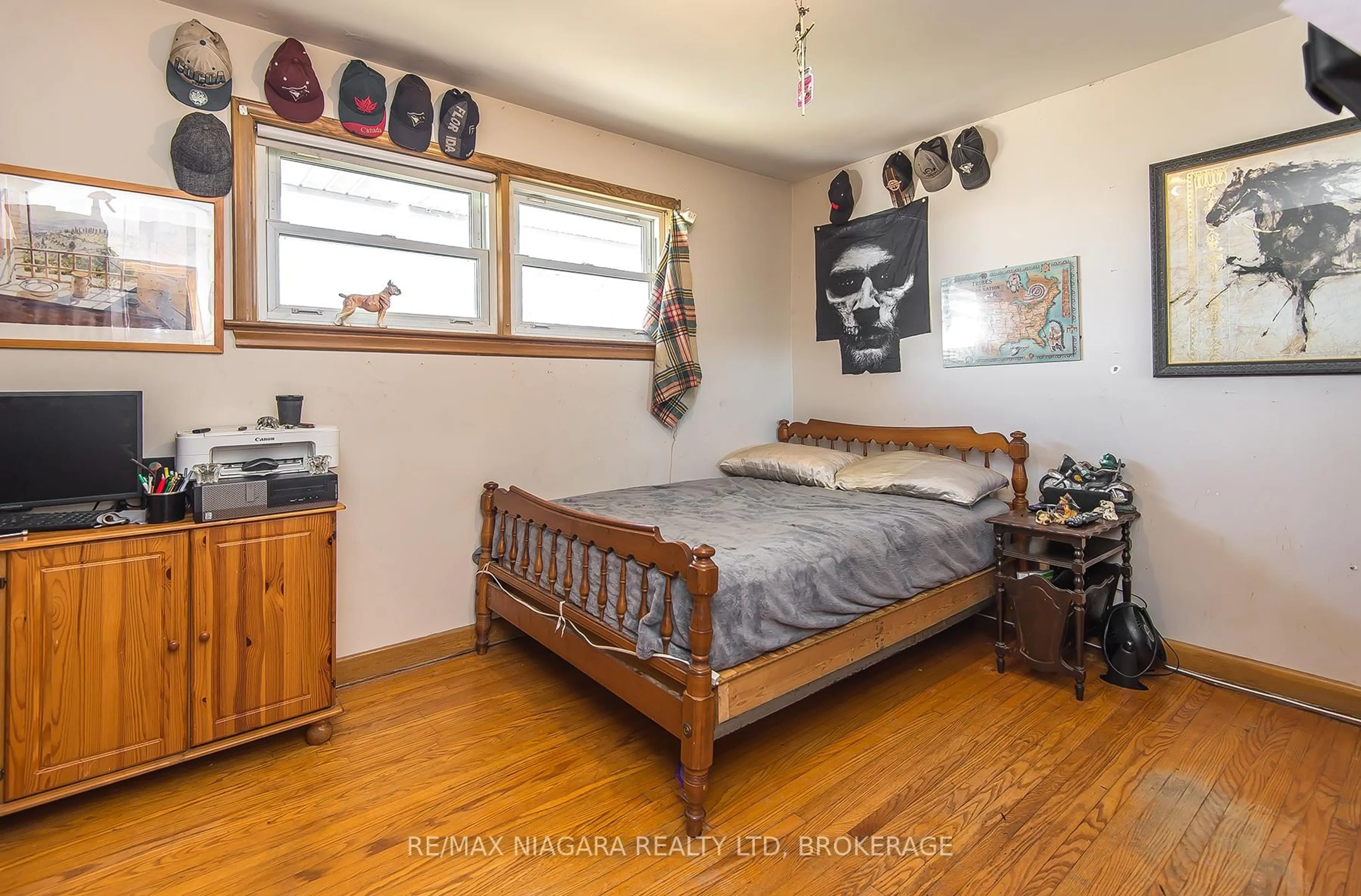 Bedroom with bed, wood/laminate floor for 88 Golden Blvd, Welland Ontario L3B 1H7