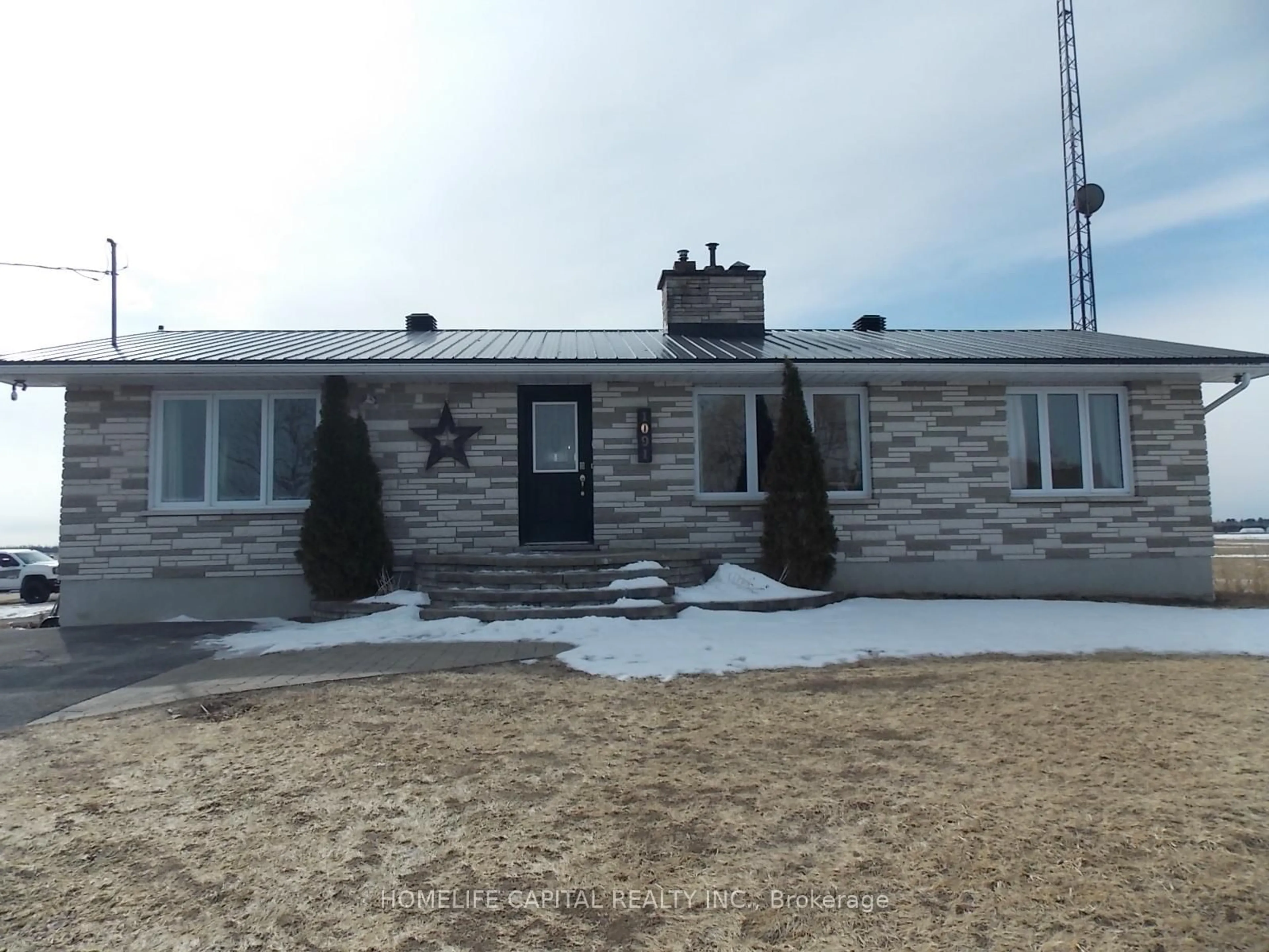 Home with brick exterior material, building for 1091 County Rd 15 Rd, Alfred and Plantagenet Ontario K0B 1A0