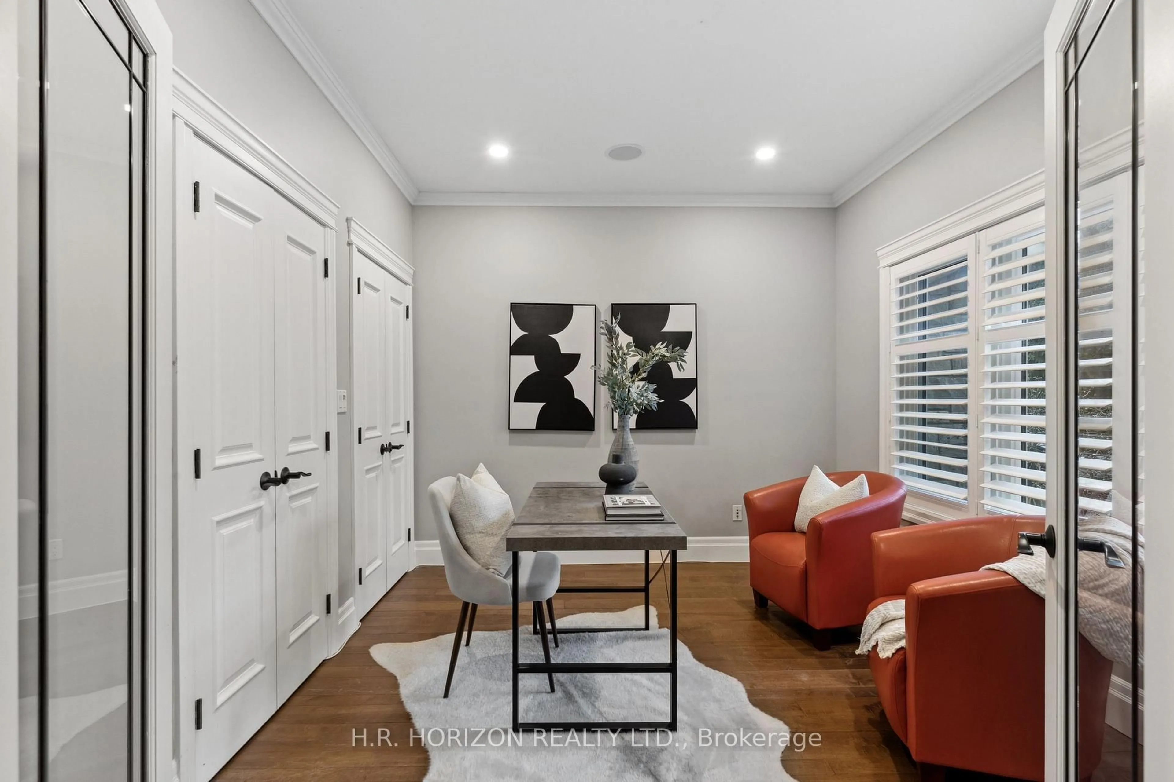 Living room with furniture, unknown for 214 Russell St, Blue Mountains Ontario N0H 2P0