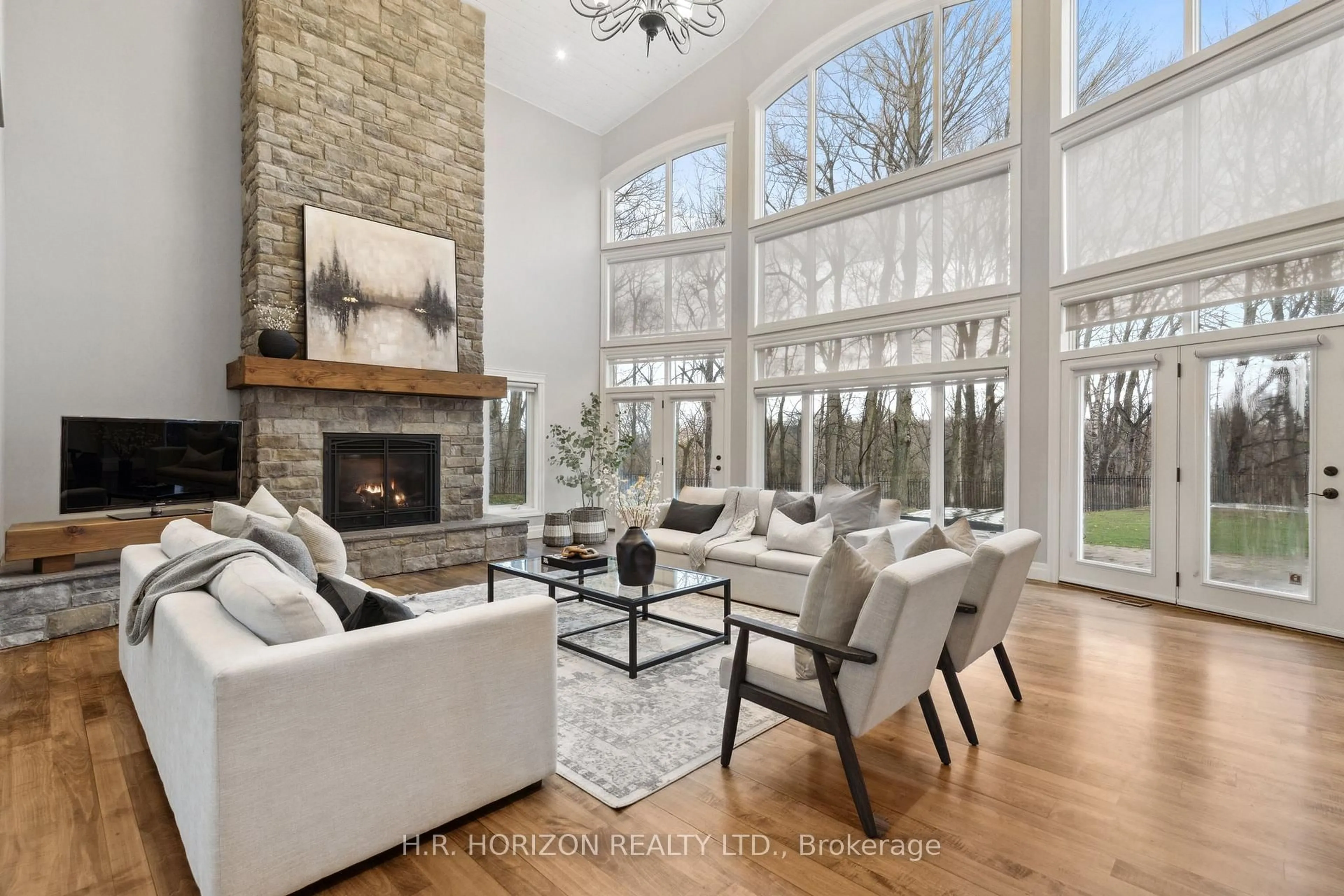 Living room with furniture, unknown for 214 Russell St, Blue Mountains Ontario N0H 2P0