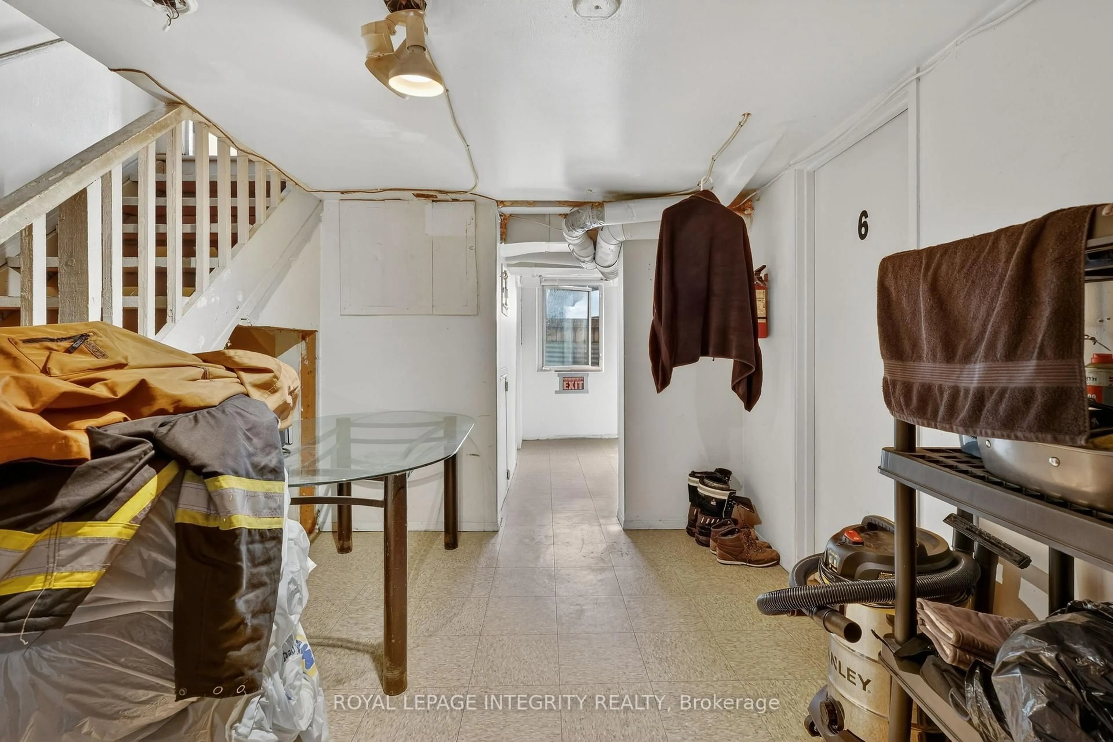 Unknown for 322-324 Queen Mary St, Ottawa Ontario K1K 1W9