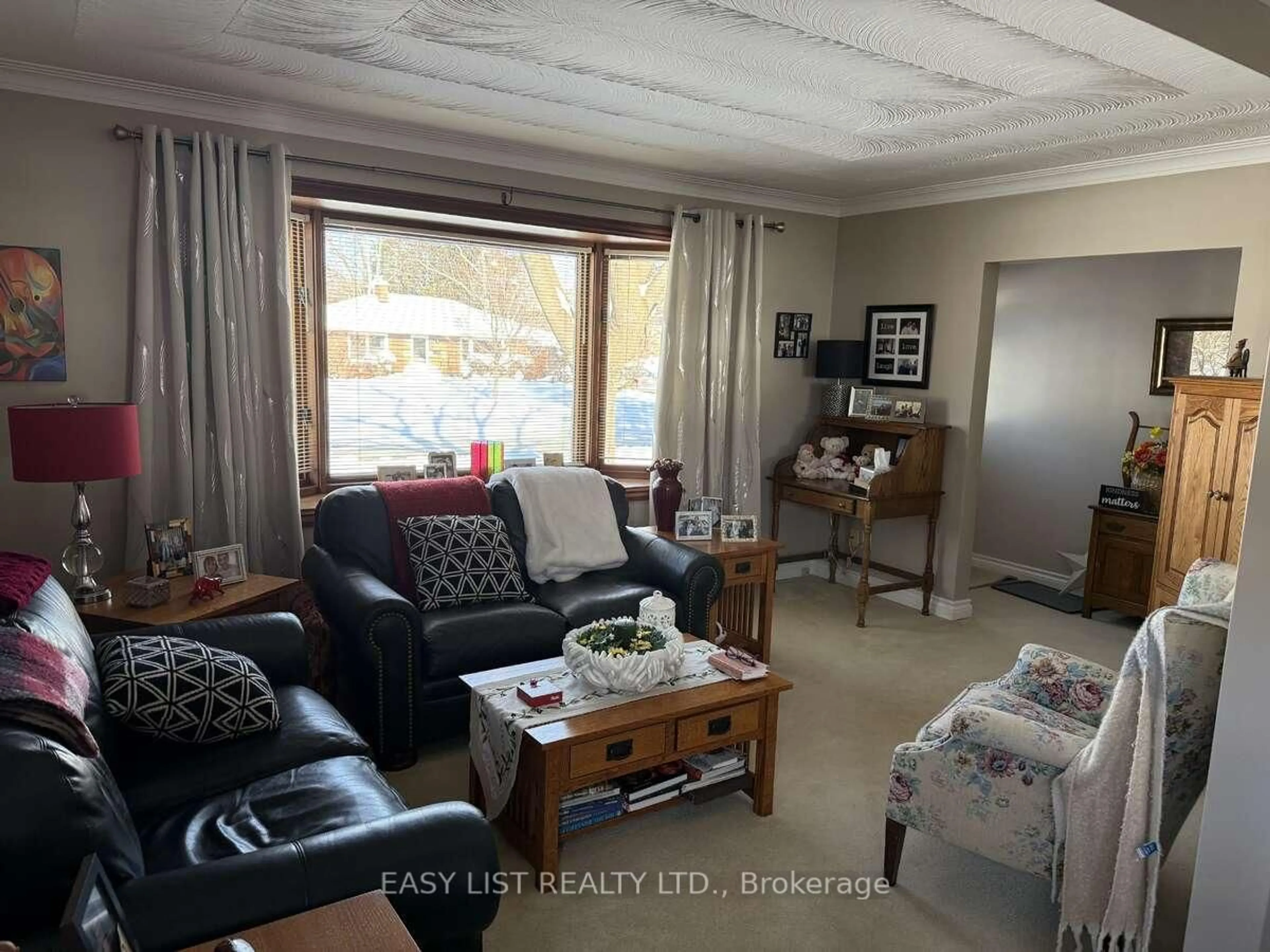 Living room with furniture, unknown for 92 Dean Ave, Guelph Ontario N1G 1L6