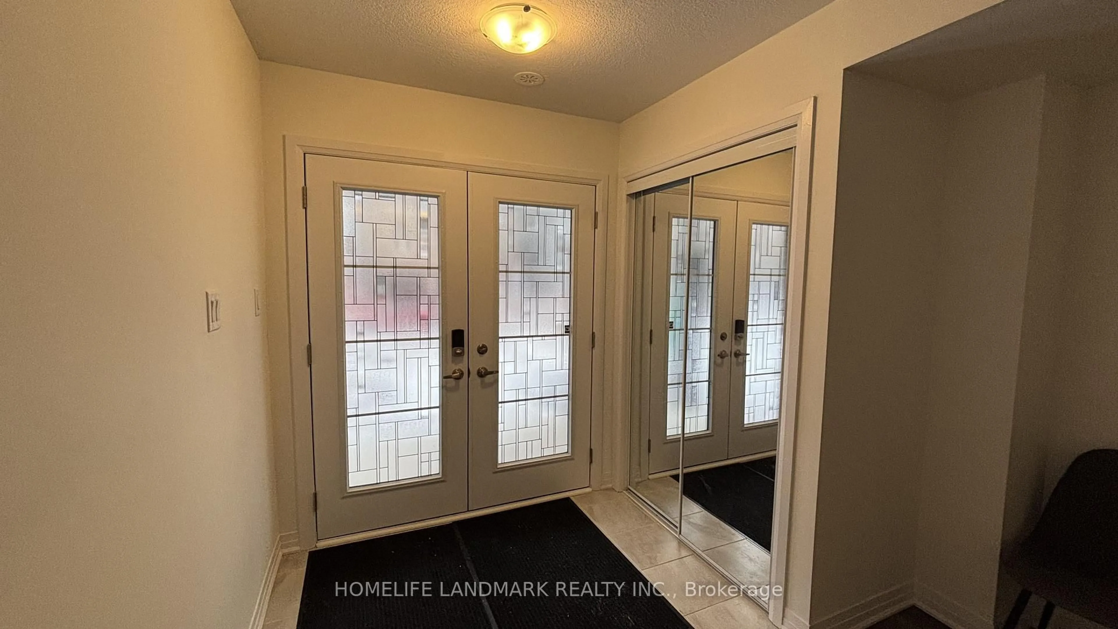 Indoor entryway for 19 Pogie Dr, Welland Ontario L3B 0P2