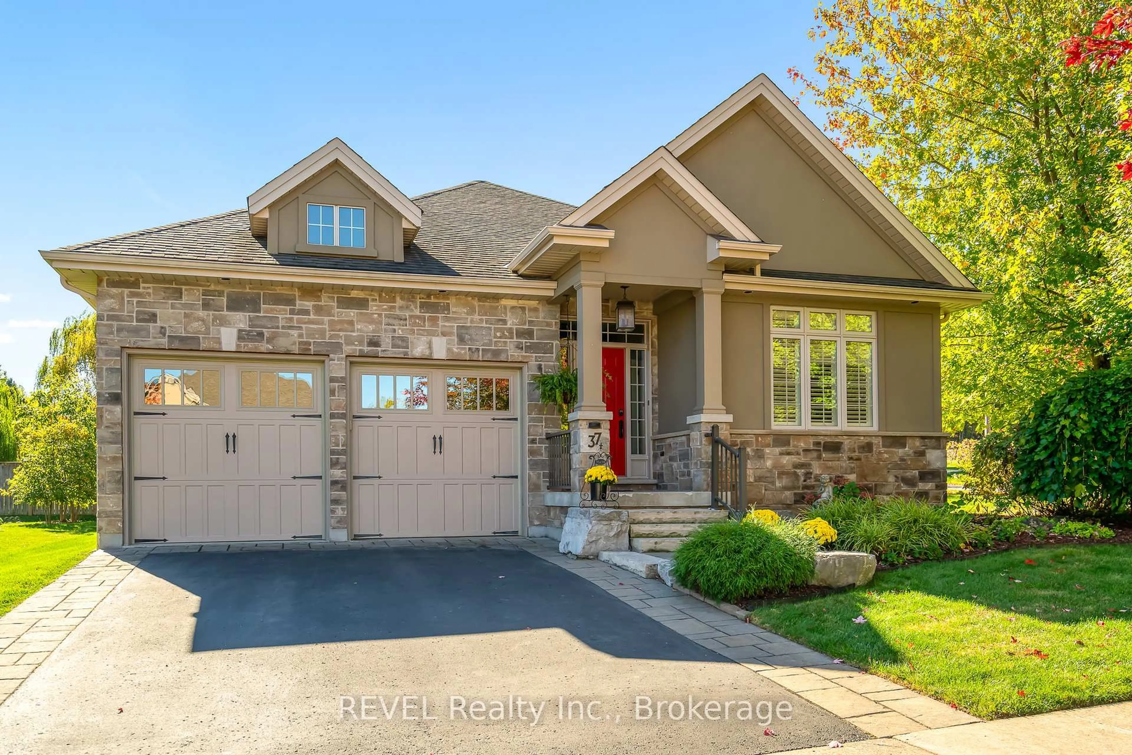 Home with brick exterior material, street for 37 Hickory Ave, Niagara-on-the-Lake Ontario L0S 1J1