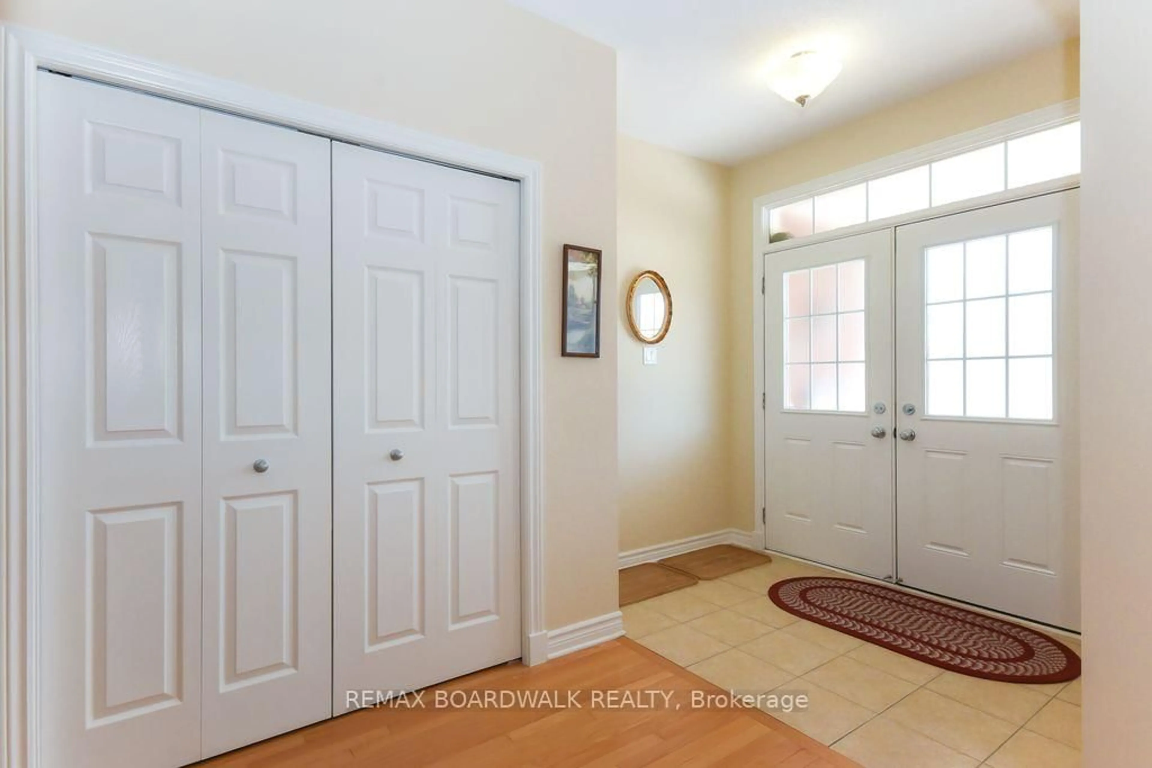 Indoor entryway for 1861 Mickelberry Cres, Orleans Ontario K4A 0P2