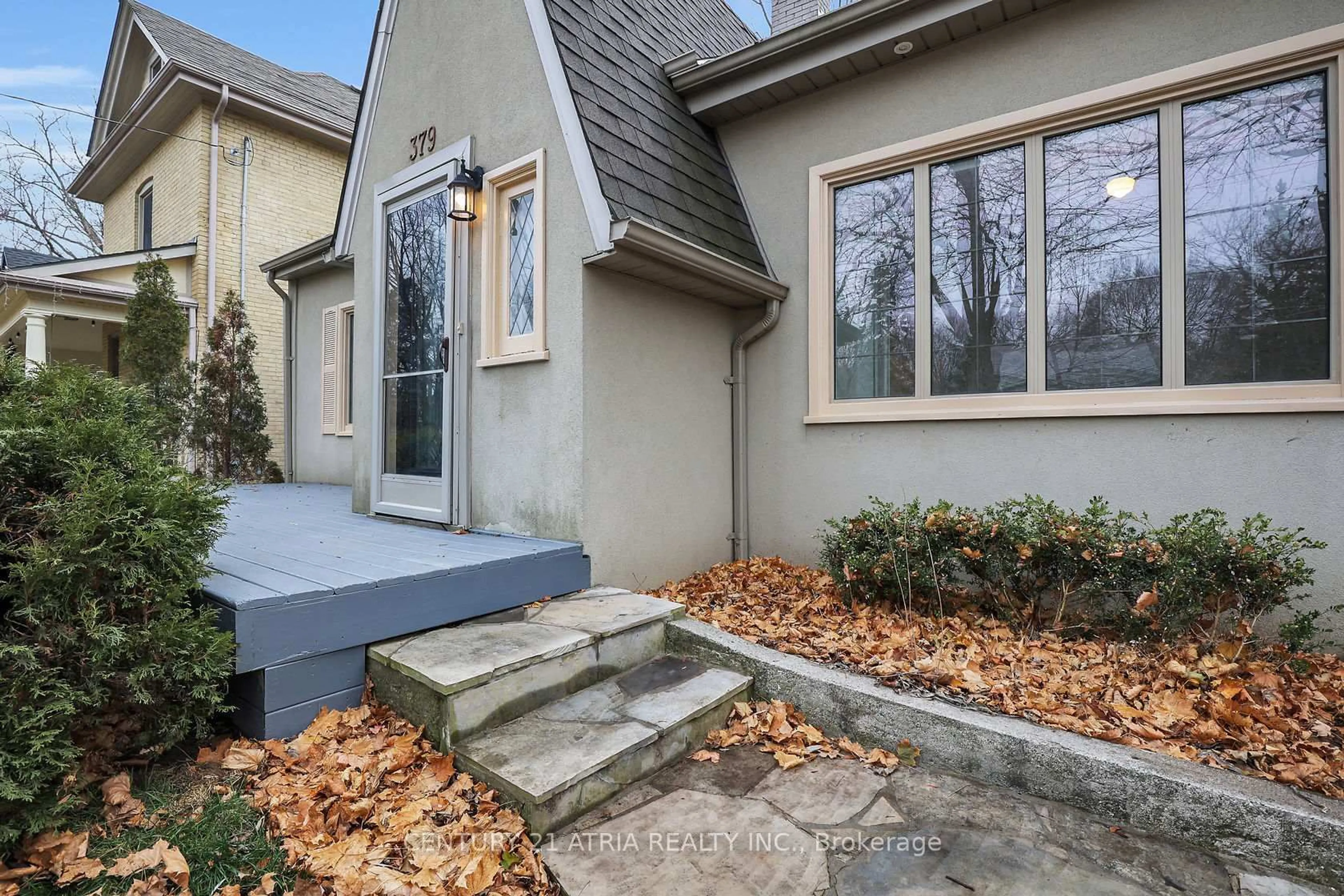 Patio, street for 379 Grosvenor St, London East Ontario N6A 1Z2