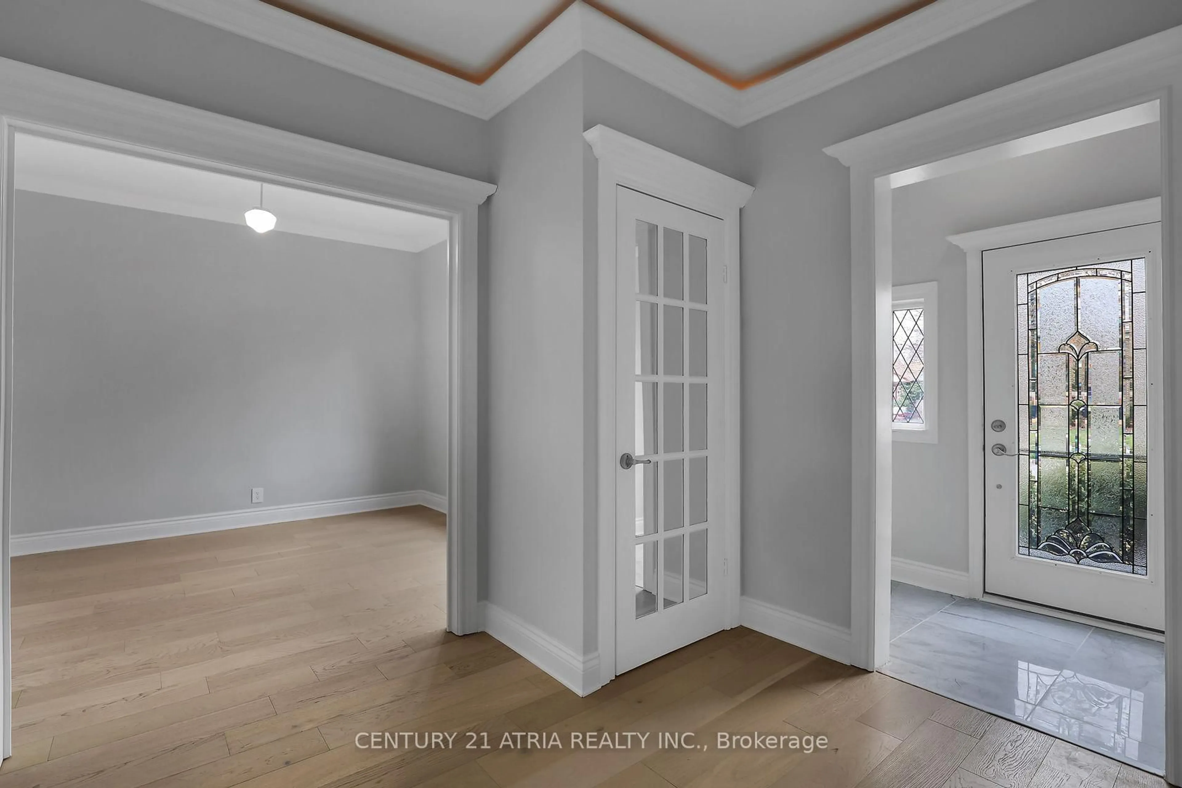 Unknown for 379 Grosvenor St, London East Ontario N6A 1Z2