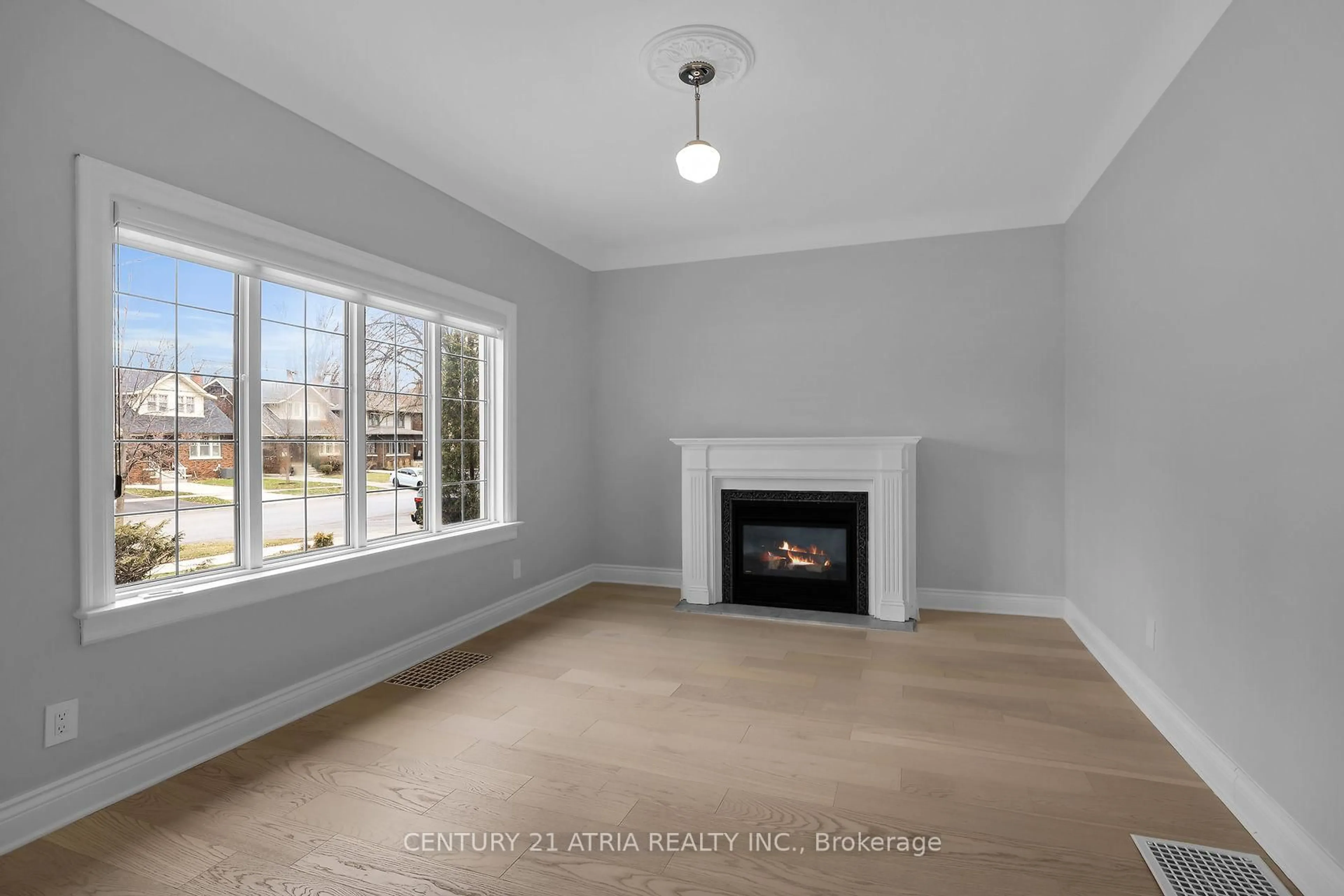 Unknown for 379 Grosvenor St, London East Ontario N6A 1Z2