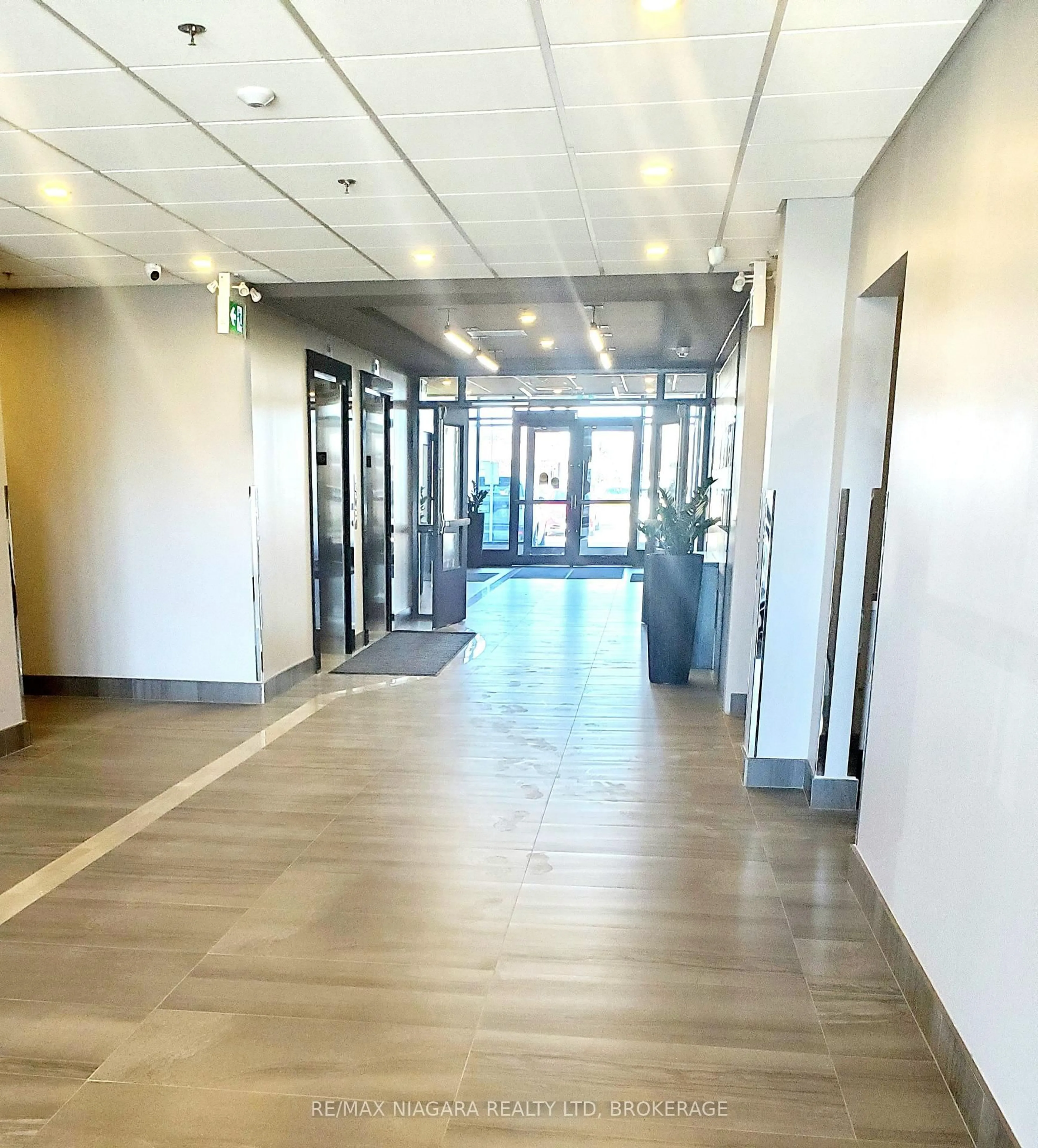 Indoor foyer for 300B Fourth Ave #505, St. Catharines Ontario L2S 0E6
