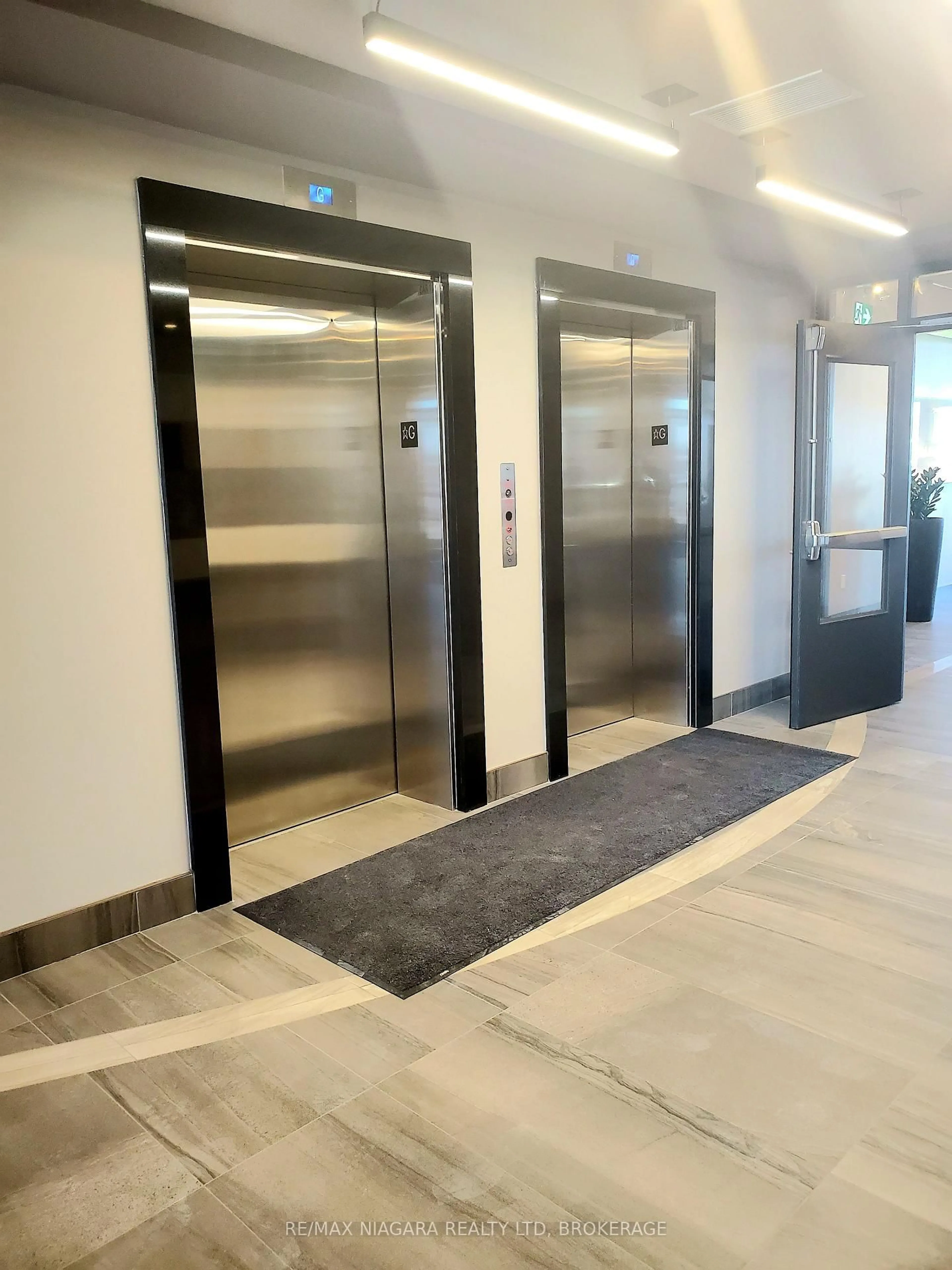 Indoor foyer for 300B Fourth Ave #505, St. Catharines Ontario L2S 0E6