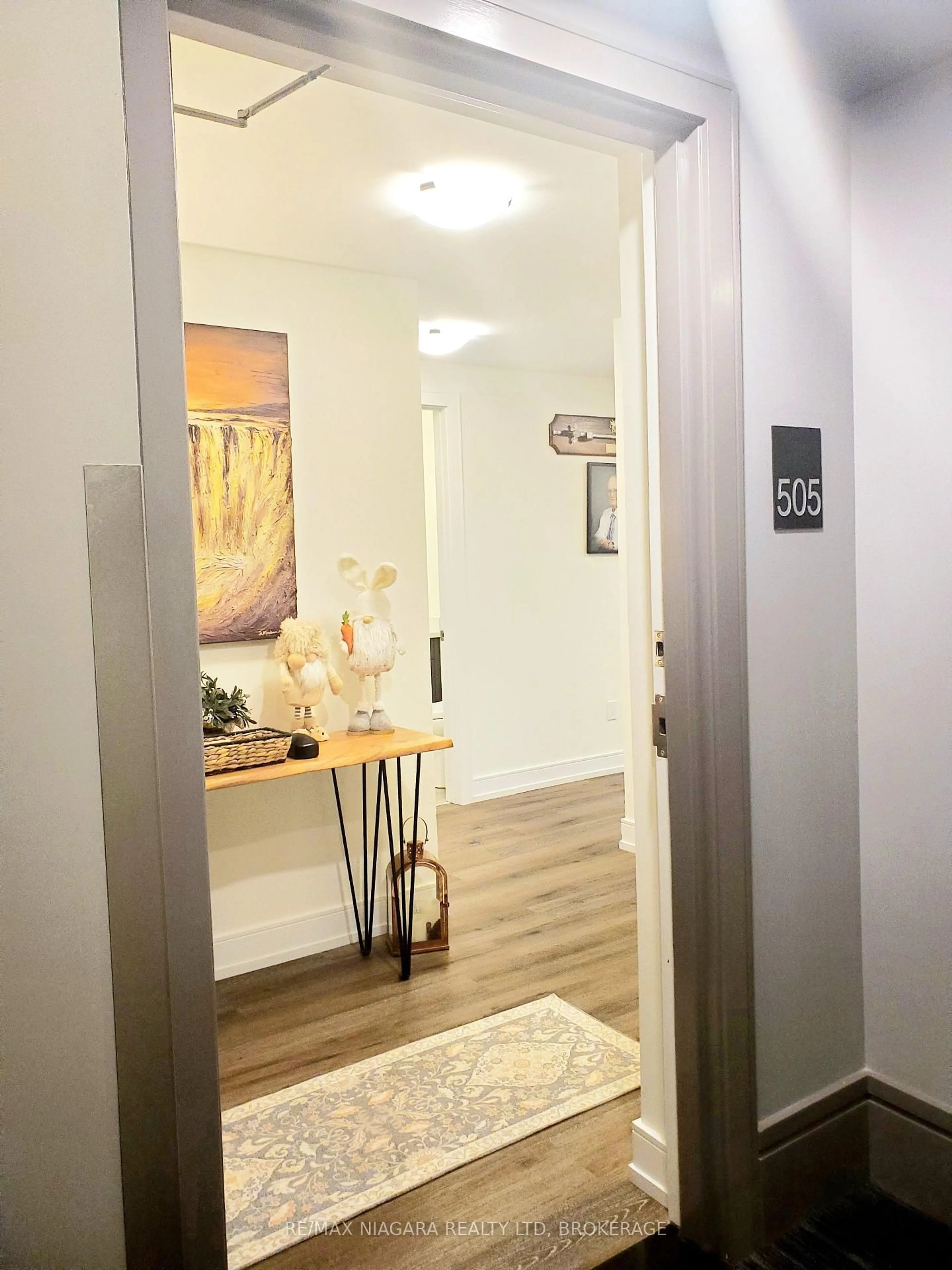 Indoor entryway for 300B Fourth Ave #505, St. Catharines Ontario L2S 0E6